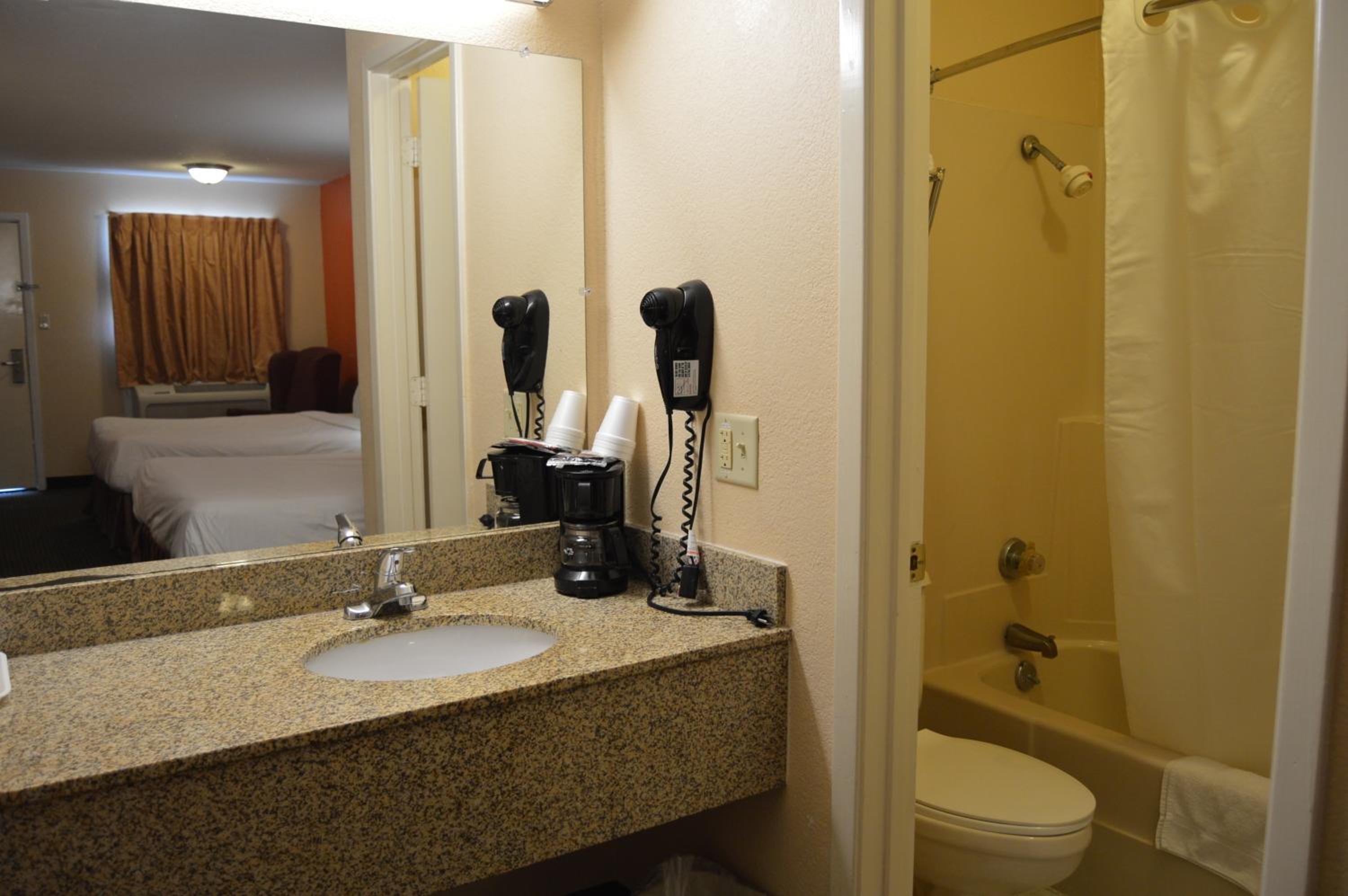 Gainesville Vacations - Americas Best Value Inn Gainesville TX - Property Image 6