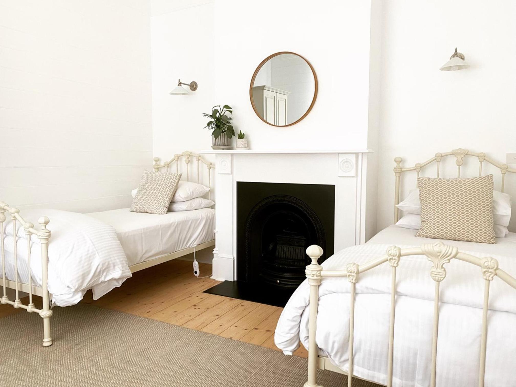 Castlebar - Superior Boutique Accomodation - Steps to Pakington Street