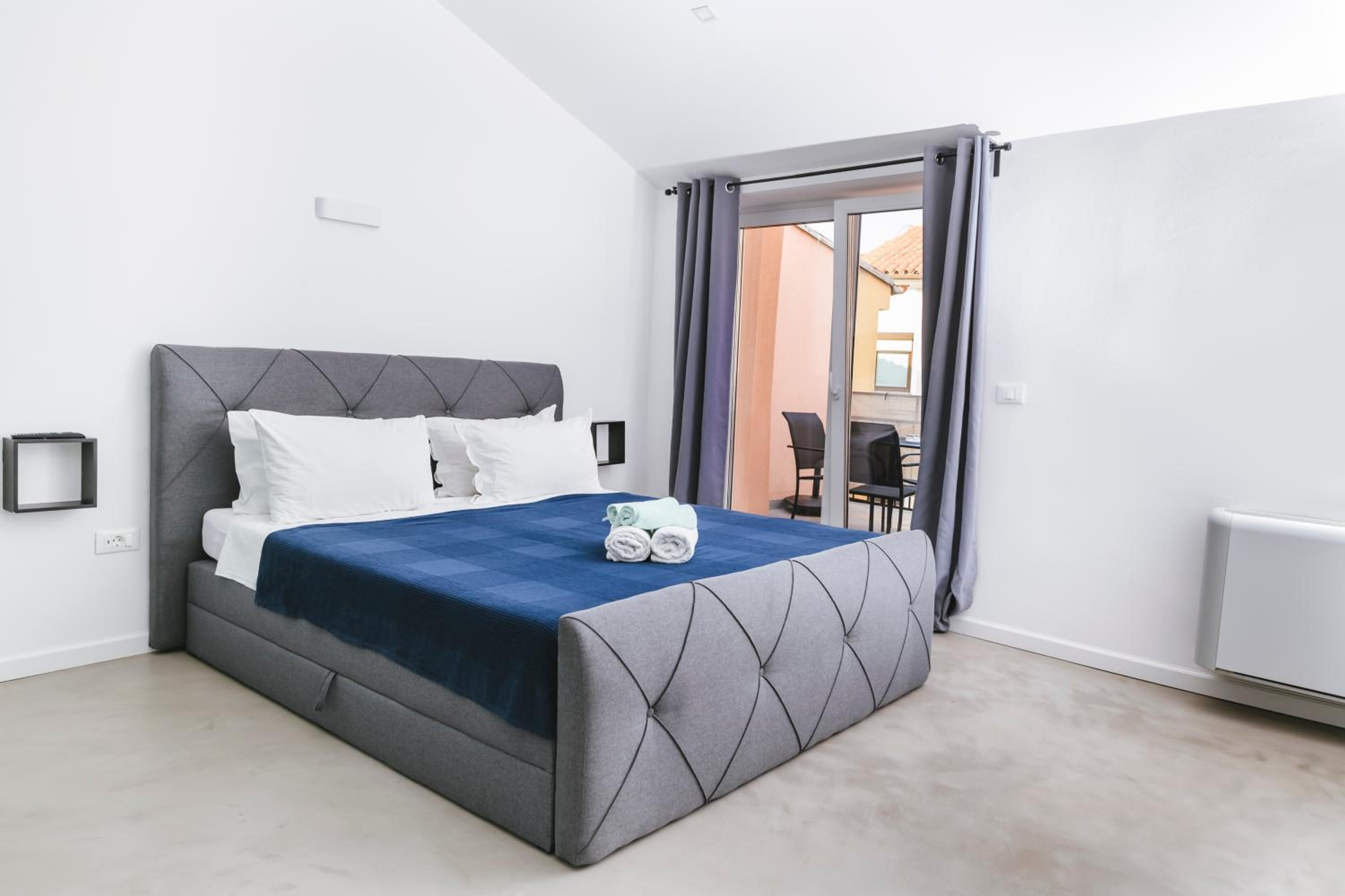 M9 Rooms view 2