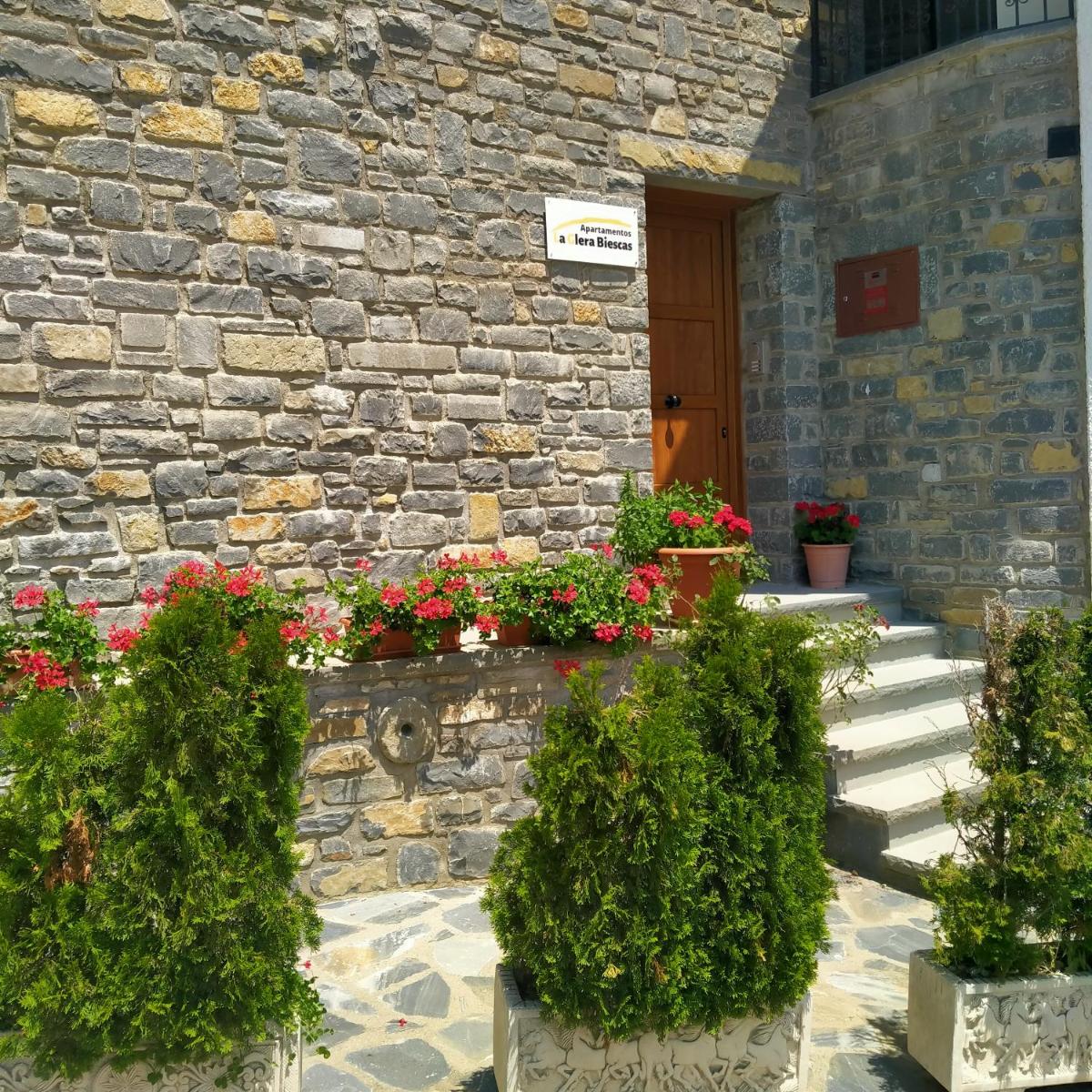 Apartamentos La Glera Biescas