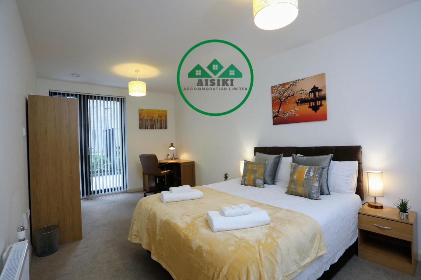 Aisiki Stays Apartments at Queensbury, Ground Floor, 2-Bedroom & 2-Bathroom, King or Twin Beds with Front Porch, with Free WiFi and Parking Space view 3
