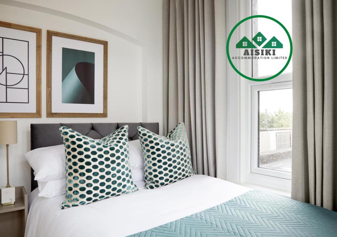Aisiki Stays Apartments at North Finchley, 3-Bedroom & 2-Bathroom, Pet Friendly Flat, King or Twin Beds with Free Wi-Fi view 4