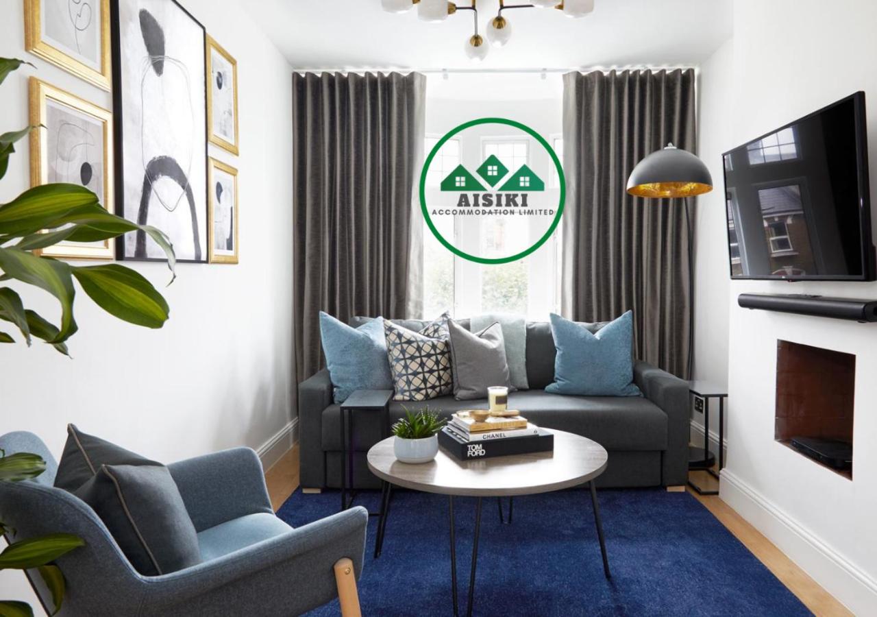 Aisiki Stays Apartments at North Finchley, 3-Bedroom & 2-Bathroom, Pet Friendly Flat, King or Twin Beds with Free Wi-Fi view 2