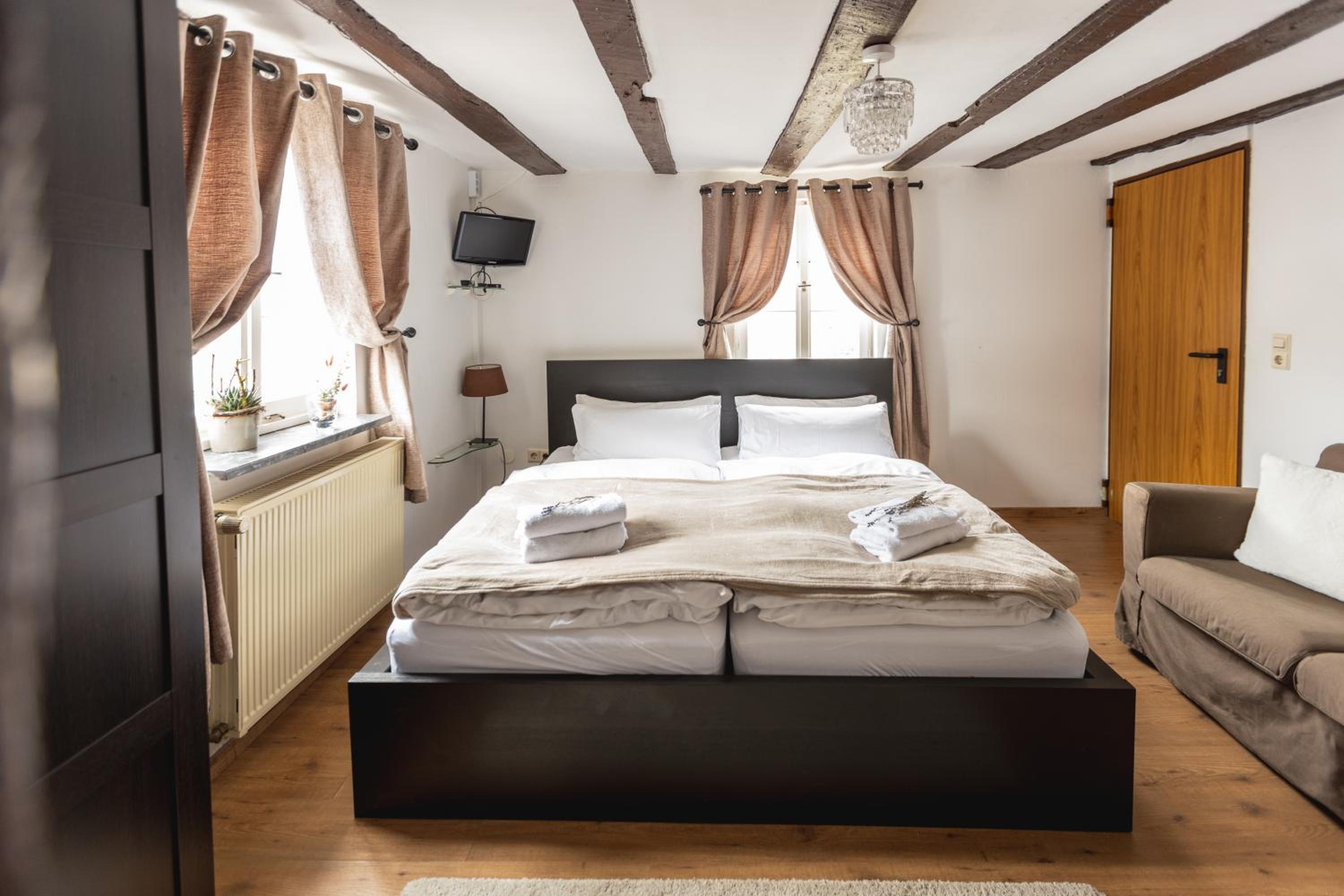 Seminarhaus Heim Retreat, Fachwerkhaus von 1451, Yoga, Naturgarten für 10 Personen