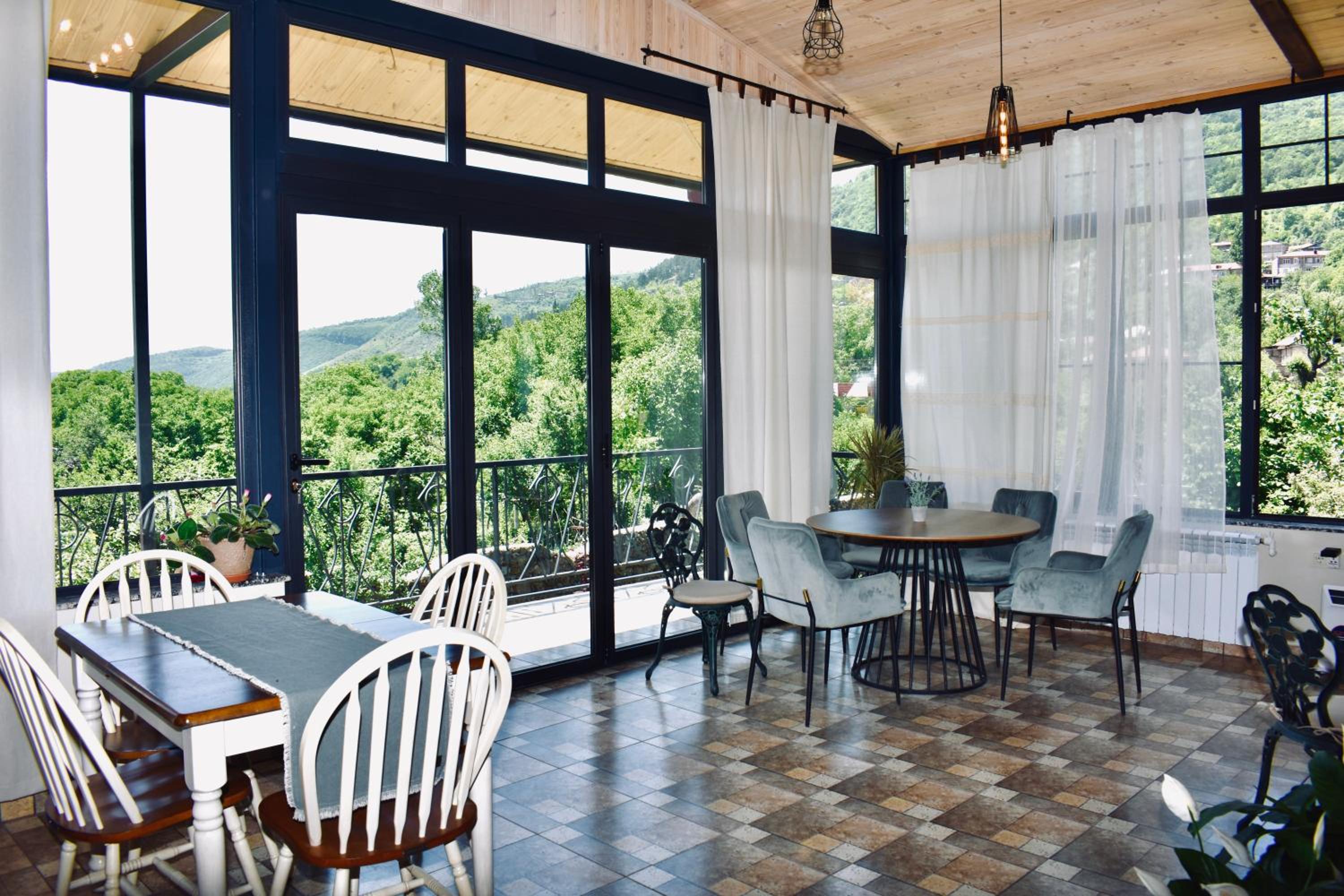 REDROOF Goris Boutique Hotel