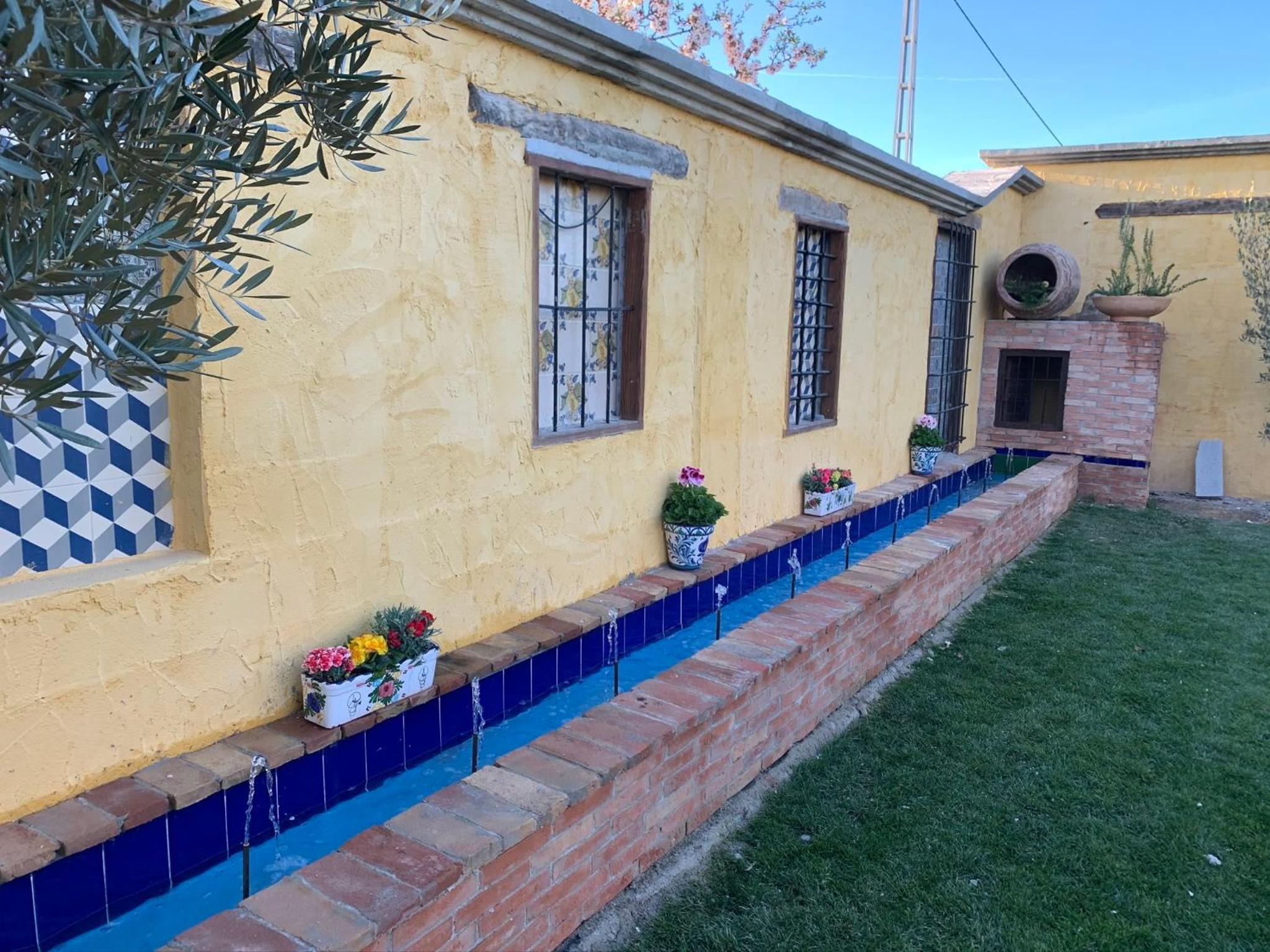 Spacious villa with mountain view and pool in Baza