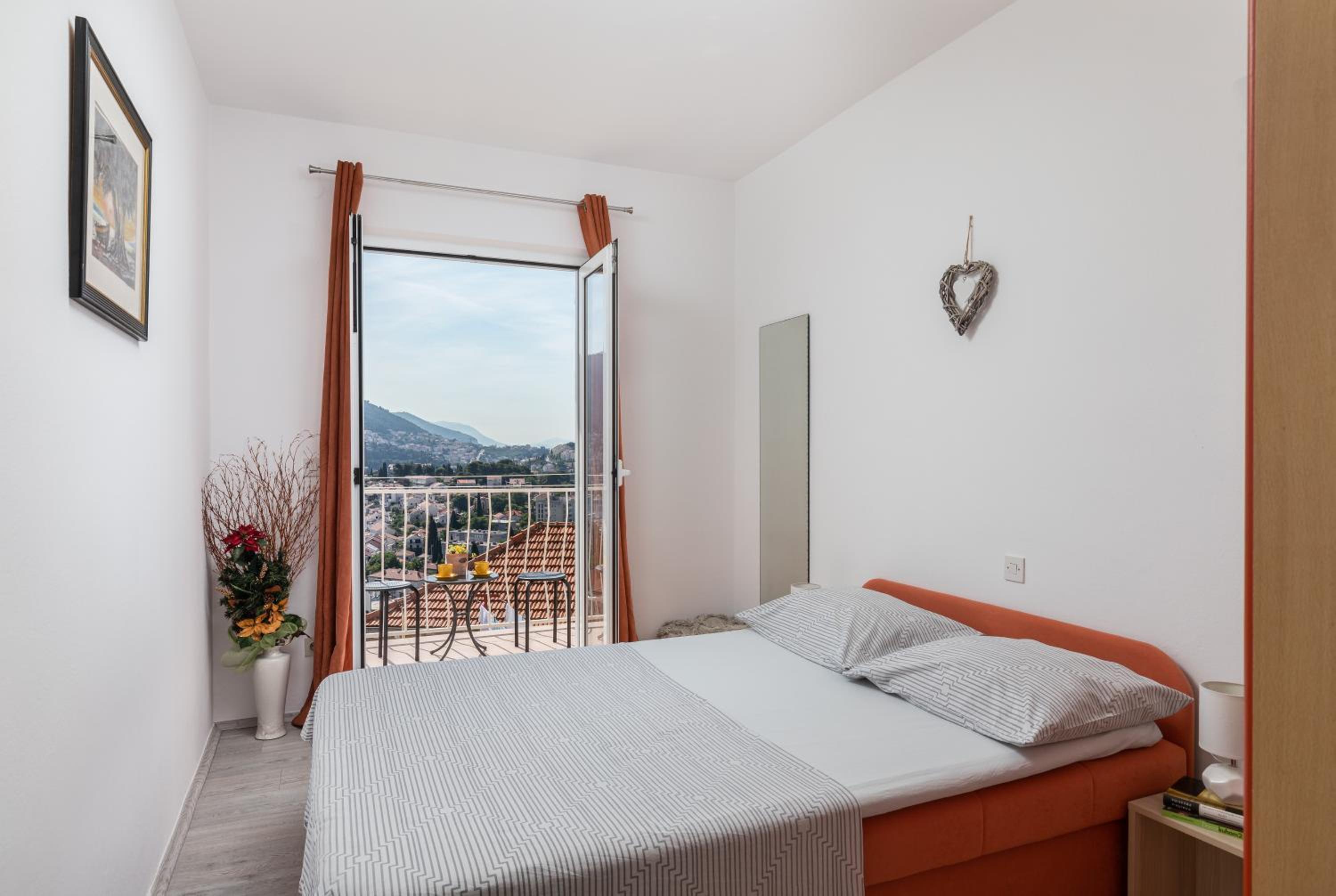 Apartment Mirna