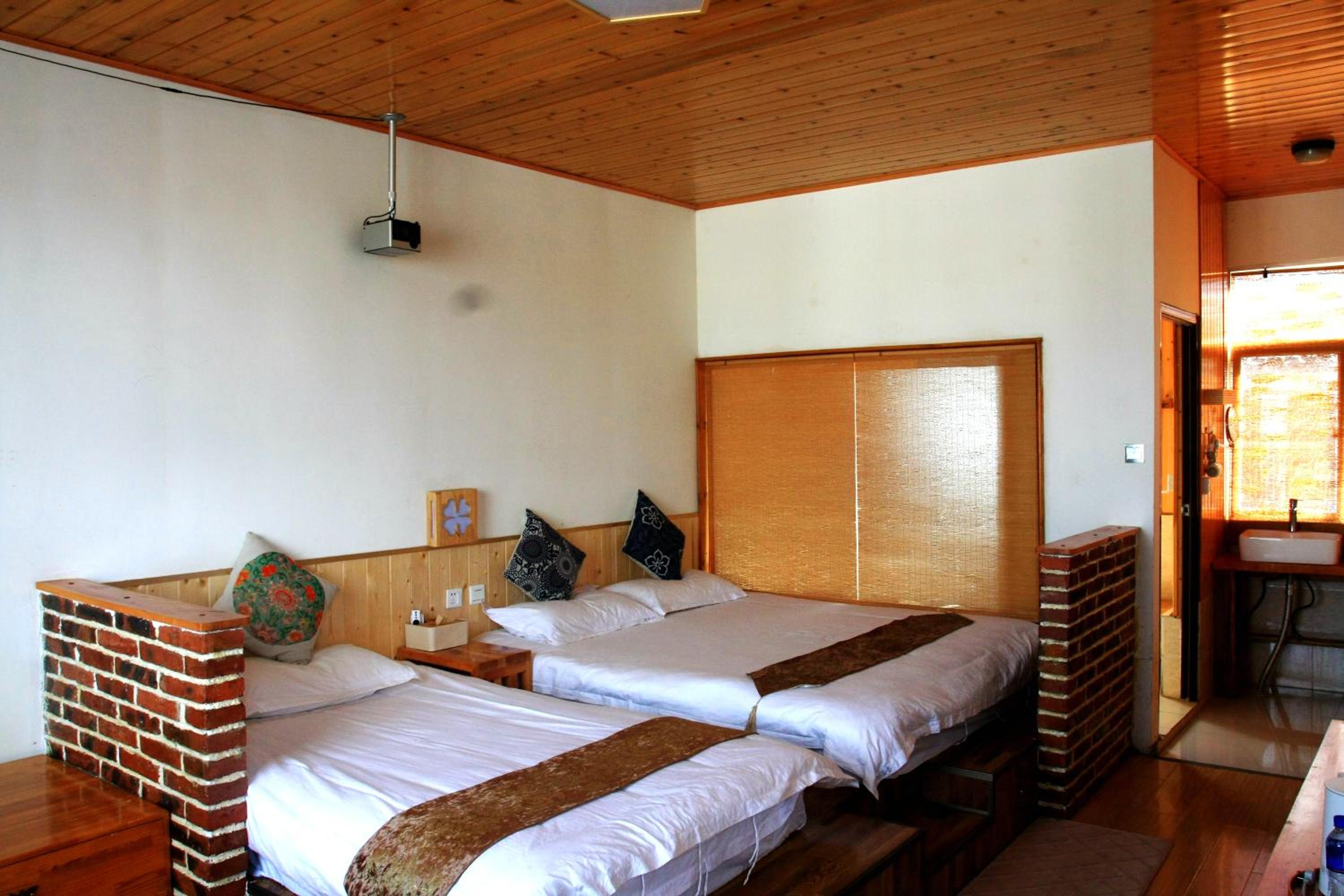 Dali Buxianshan Guesthouse-in Dali ancient city, free coffee, english speaking employee
