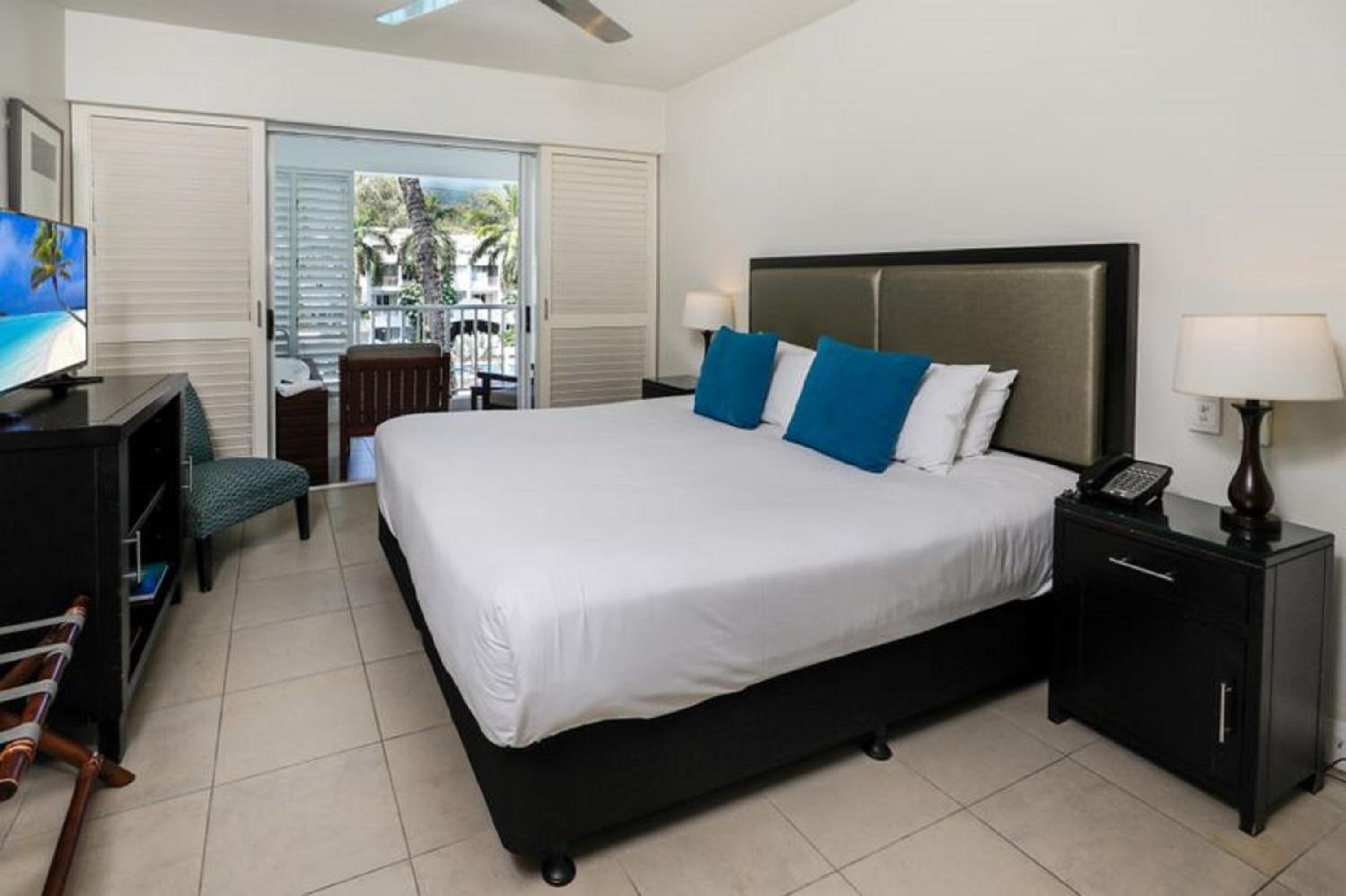 Beach Club Palm Cove 2 Bedroom Luxury Penthouse view 5
