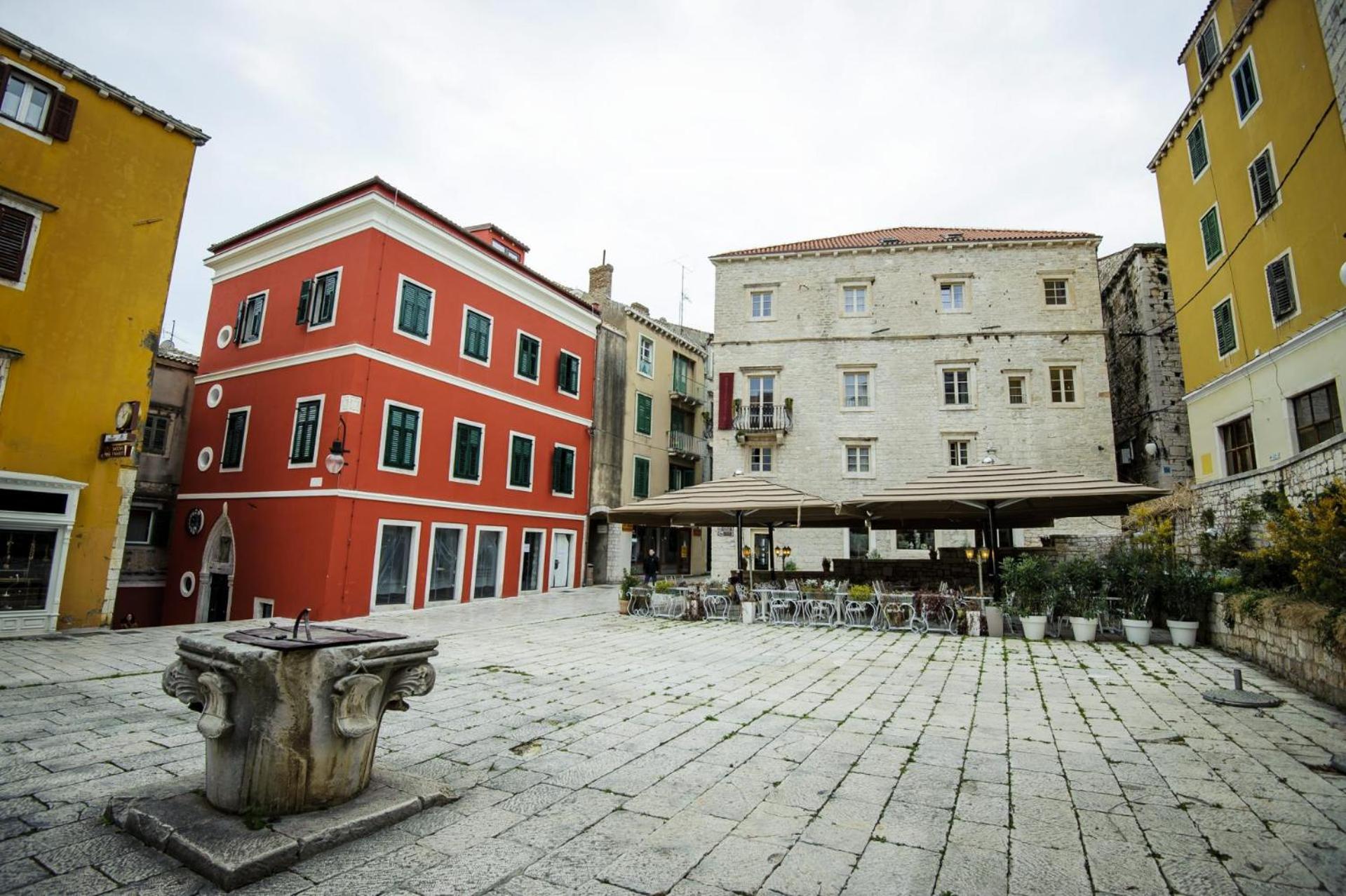 Apartman Square view