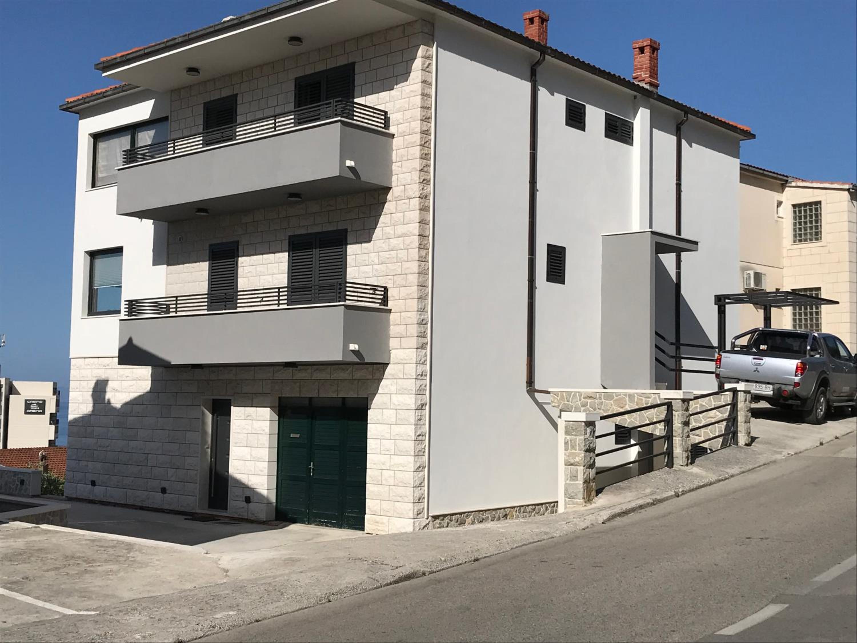 Apartments Tonkita with jacuzzi