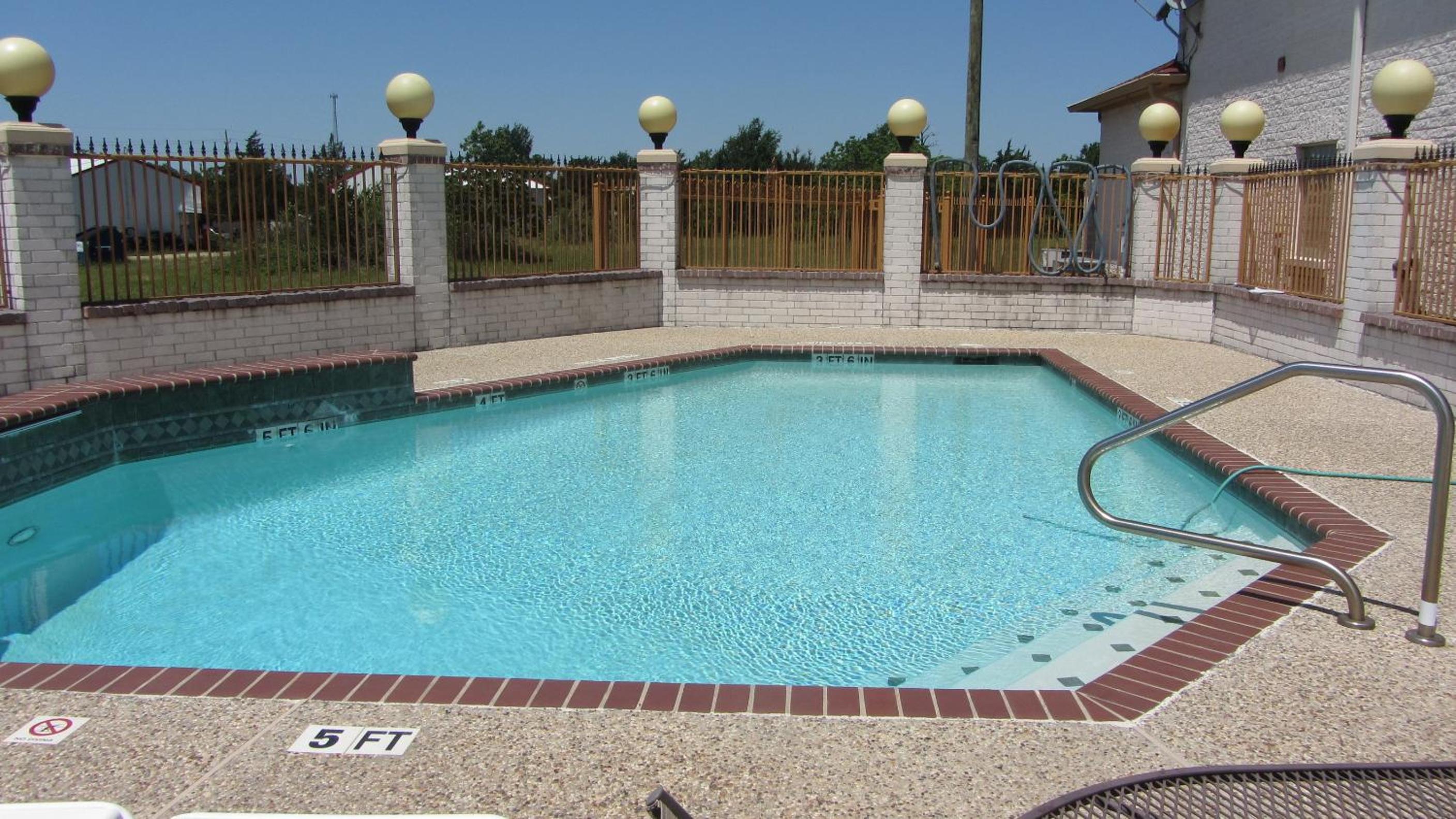 Magnolia Inn and Suites
