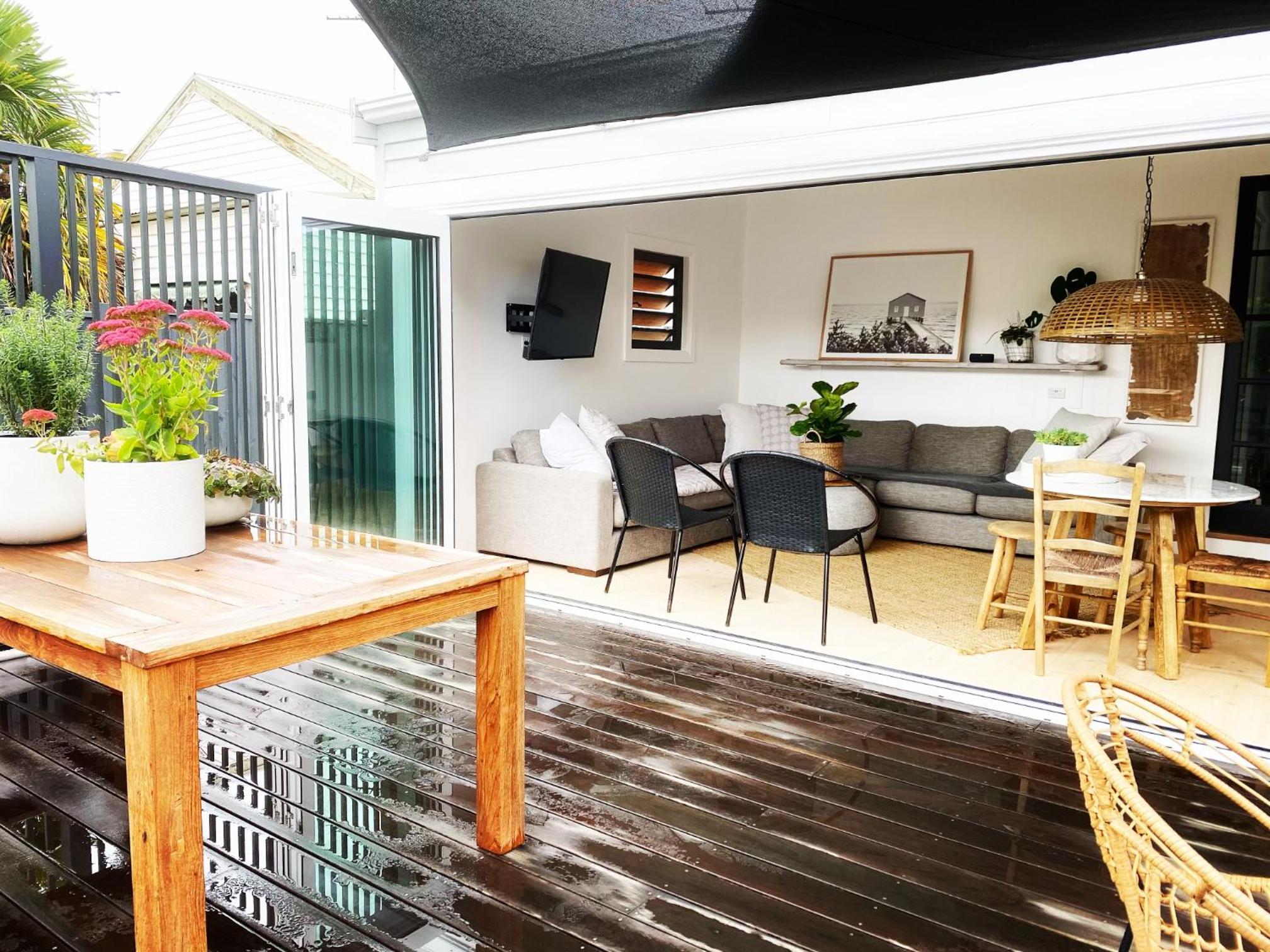 Saint Brides - Superior Boutique Accomodation - STEPS TO PAKINGTON STREET