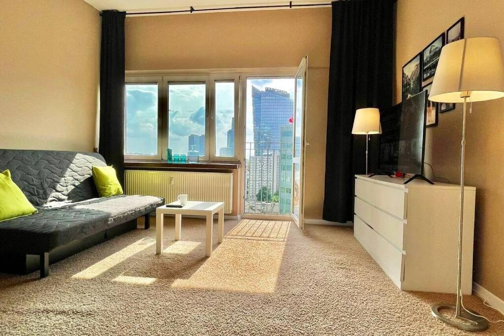 AirCondition GREEN 2, 2xMetro WiFi 50’TV Netflix HBO AppleTV view 3