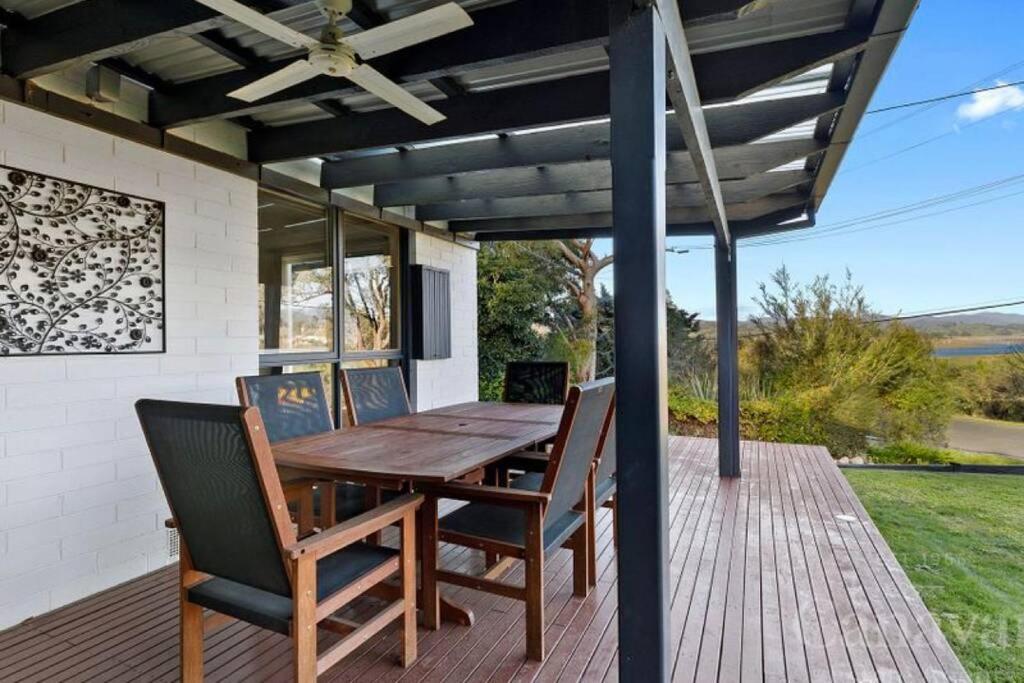 Relax in the spa with views opposite Lake Eildon