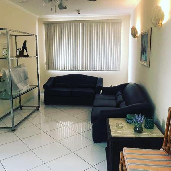 Apartamento na Praia de Pitangueiras-Guarujá à 50mt da praia e comércio perto view 3