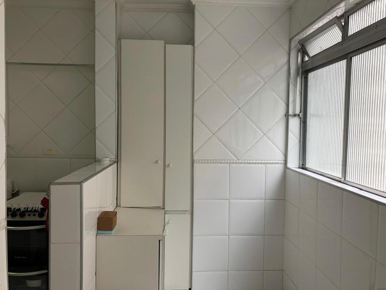 Apartamento na Praia de Pitangueiras-Guarujá à 50mt da praia e comércio perto view 5