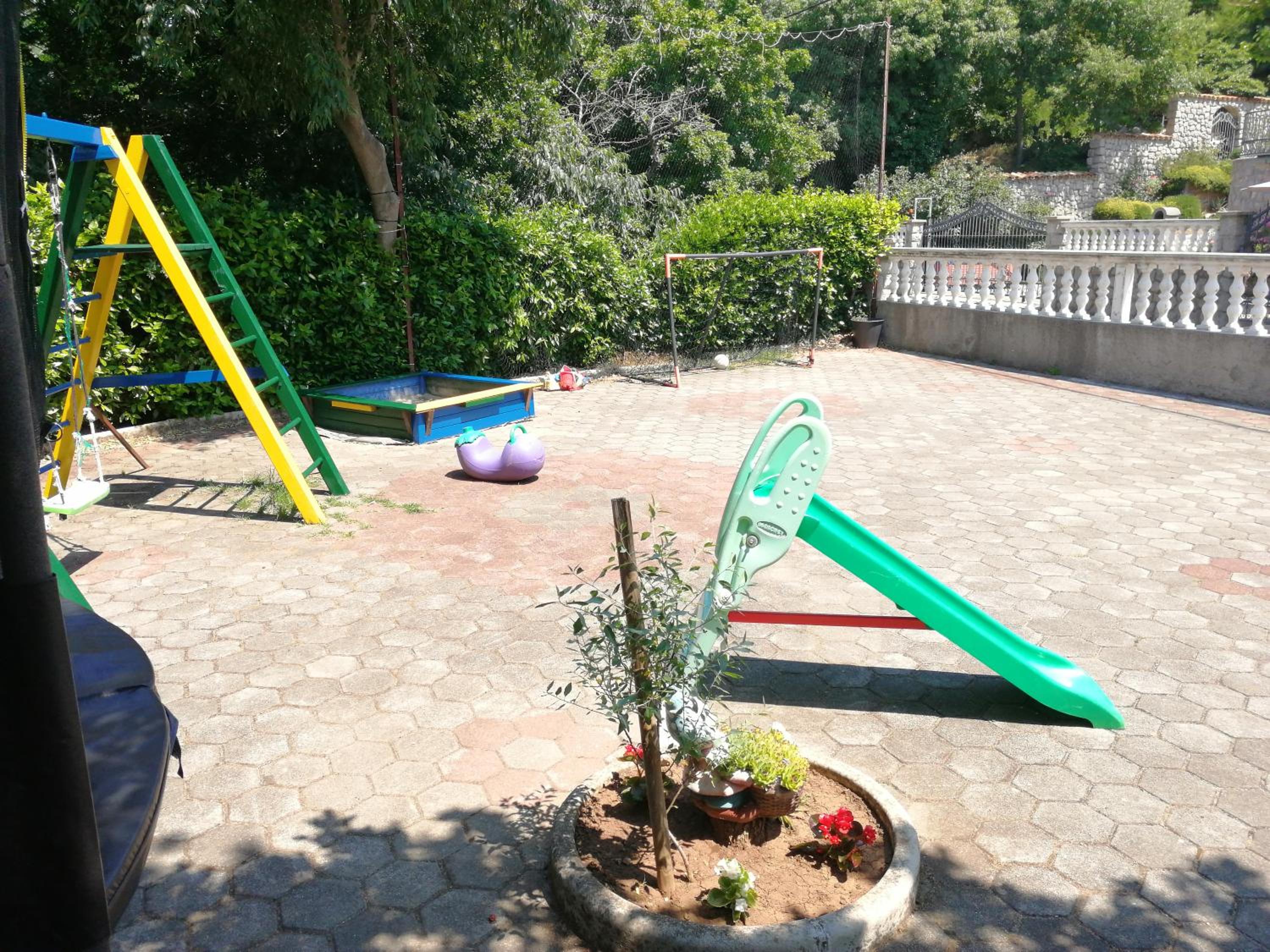 Photo 25