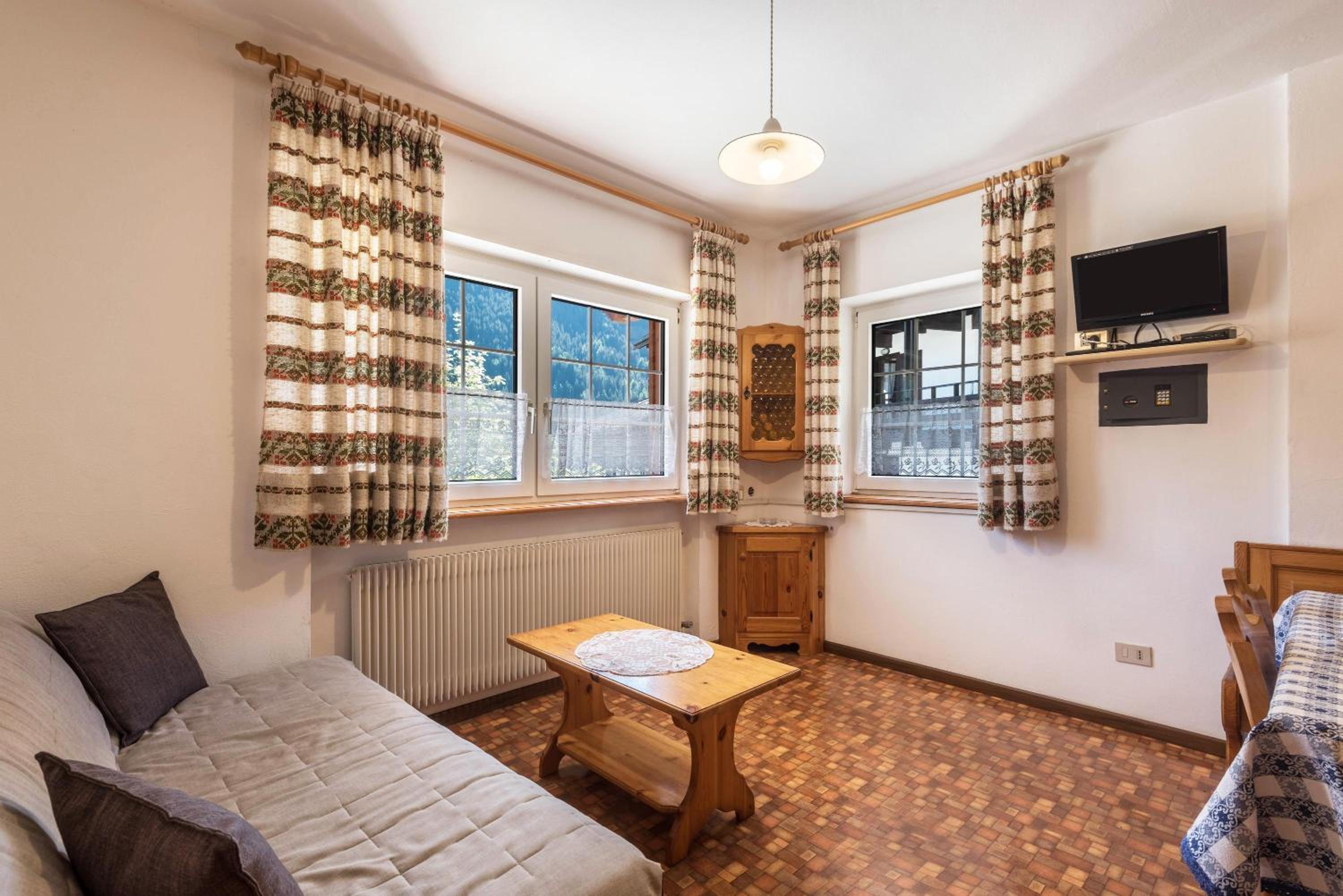 Casa Lorenz 1 en Canazei — hotel room