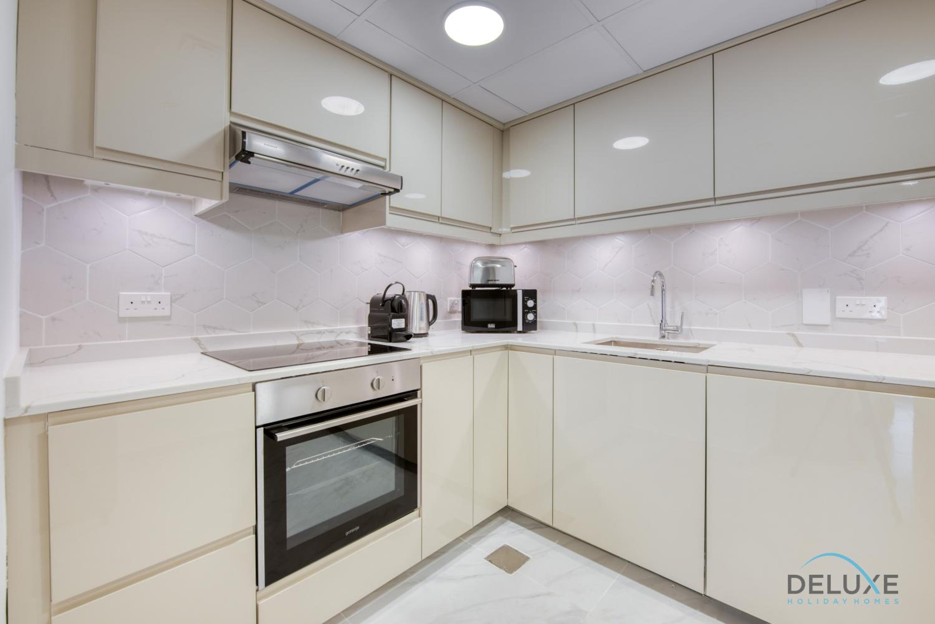 Outstanding 3BR at Sadaf 7 JBR by Deluxe Holiday Homes