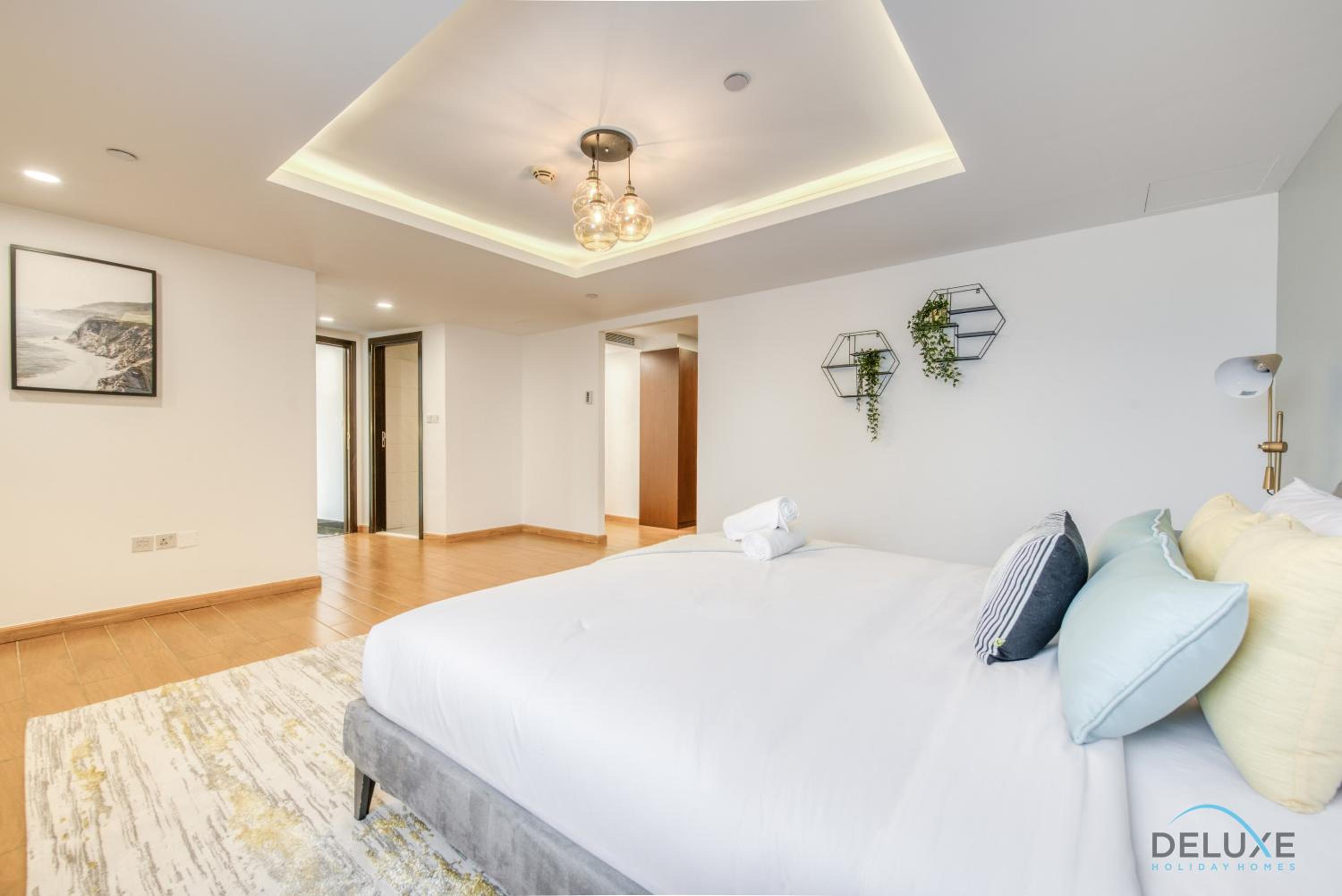 Outstanding 3BR at Sadaf 7 JBR by Deluxe Holiday Homes
