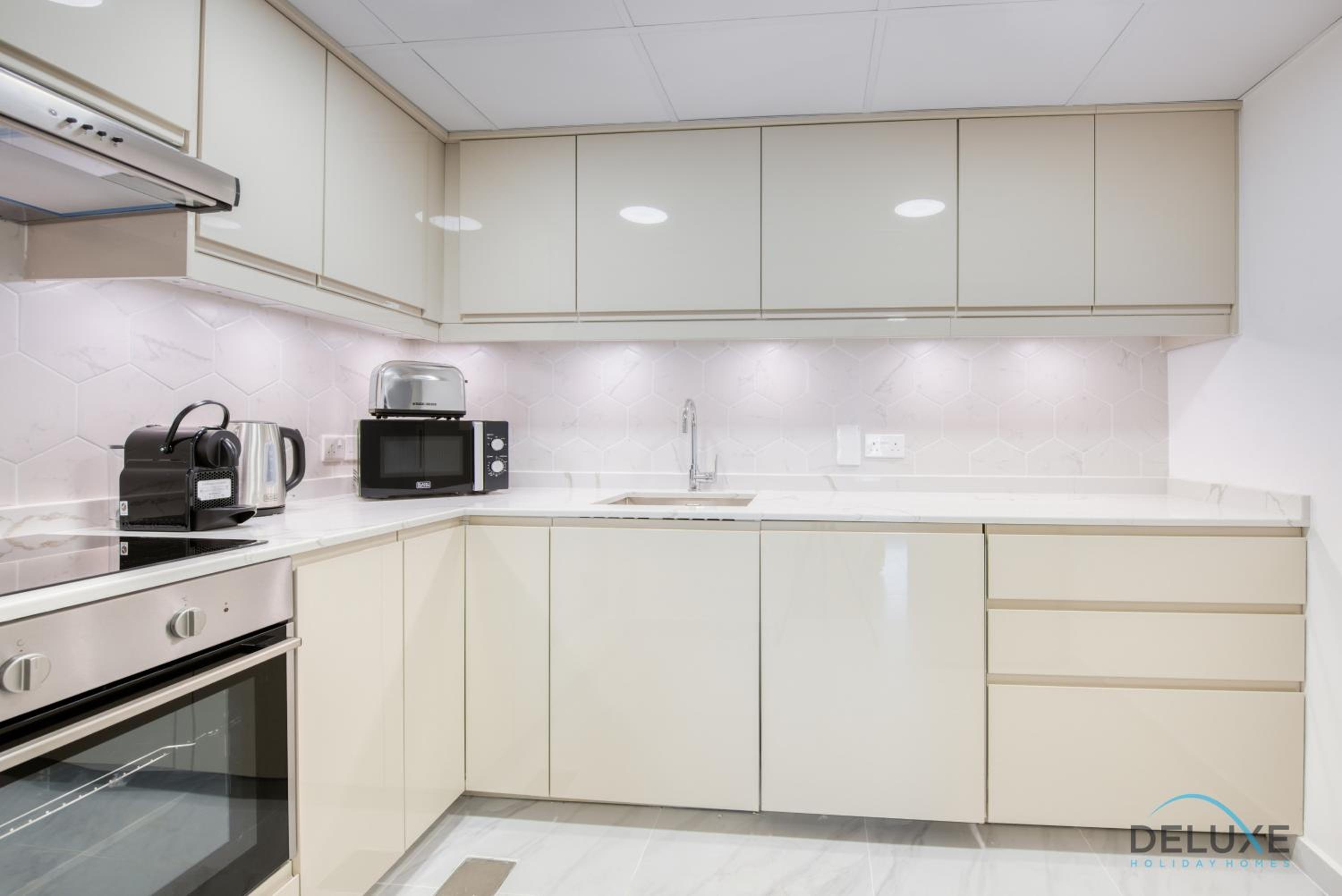 Outstanding 3BR at Sadaf 7 JBR by Deluxe Holiday Homes