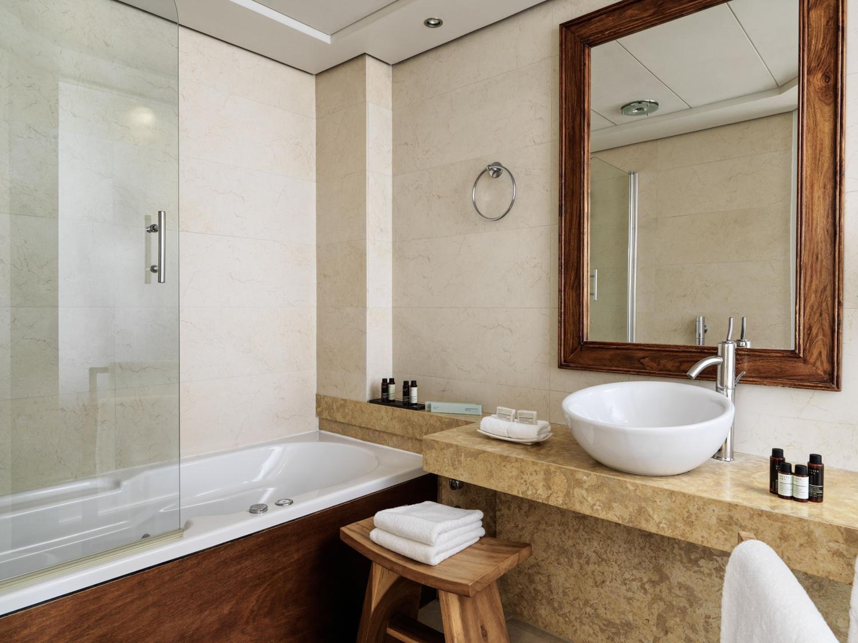 Sea View Cityscape Hotel
