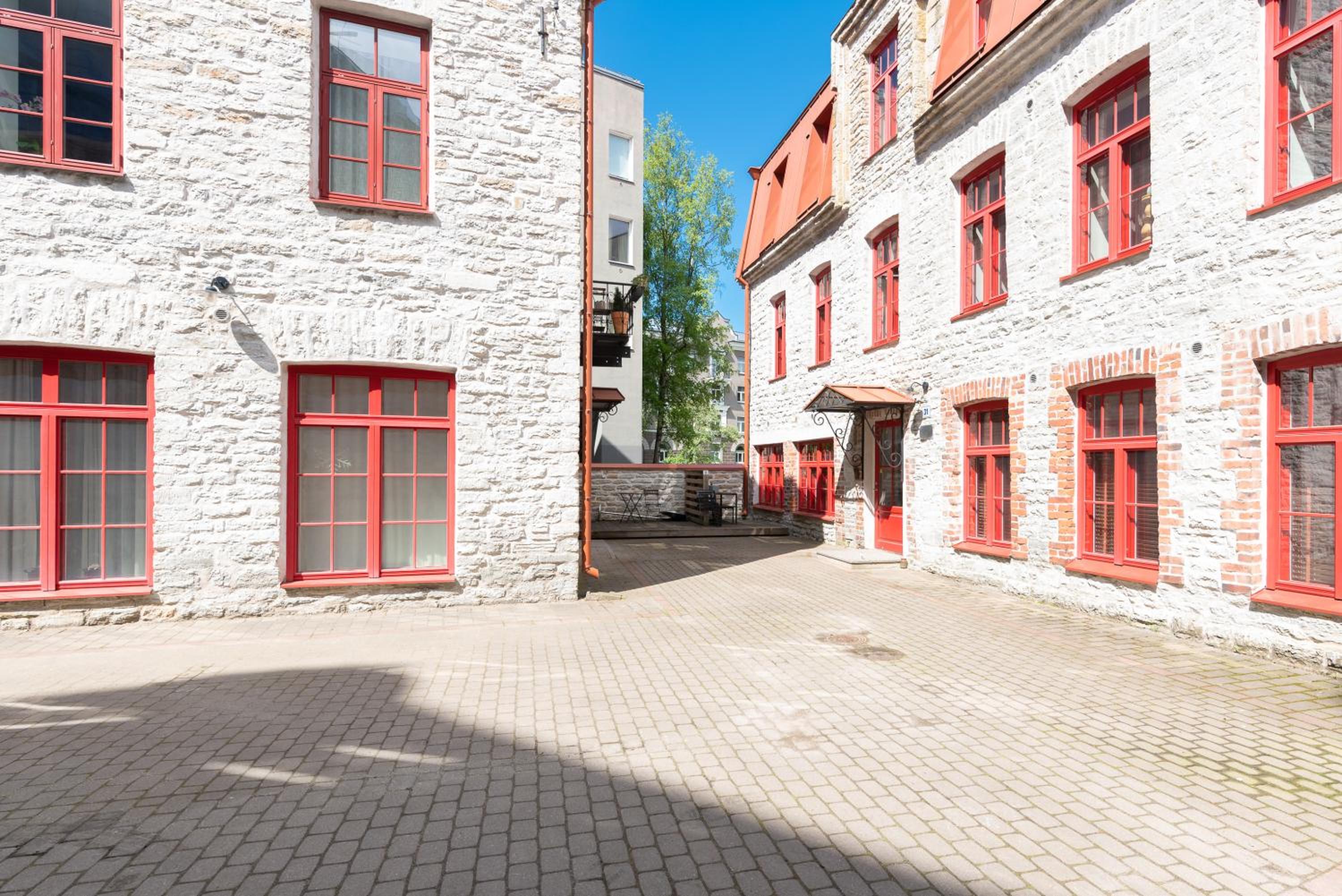 Hotel Stylish apartment with parking in Telliskivi - Image 1