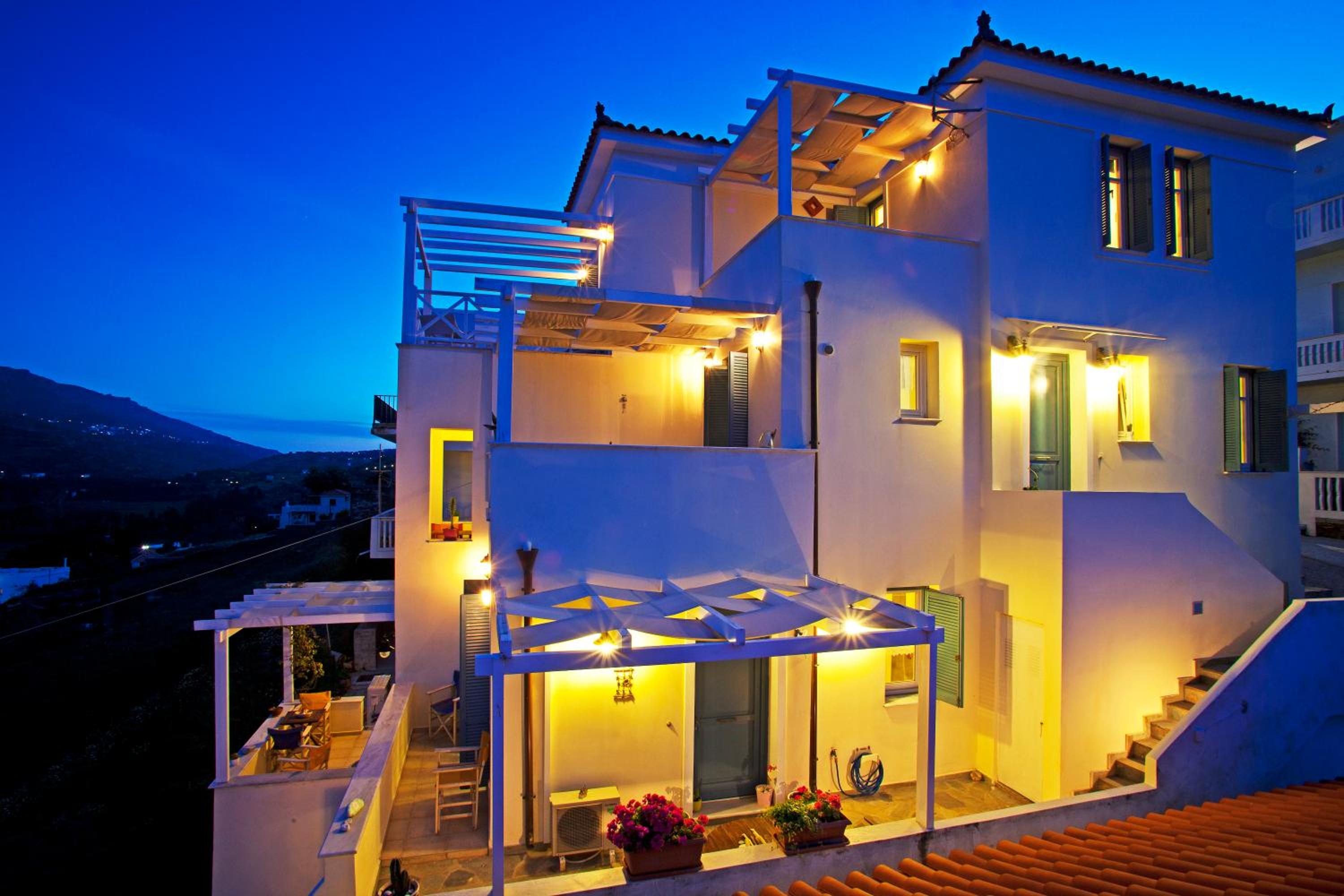 Hotel Anemomiloi Studios - Image 1