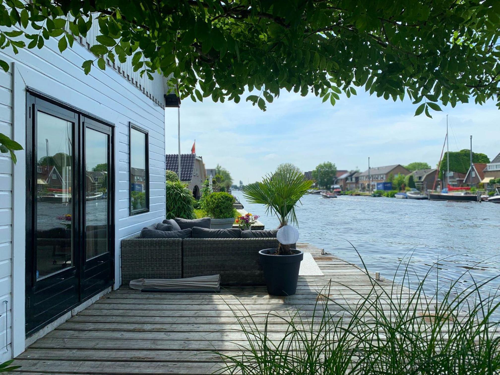 Holiday home at the water, fire place, boat and SUP rent, near Amsterdam view 4