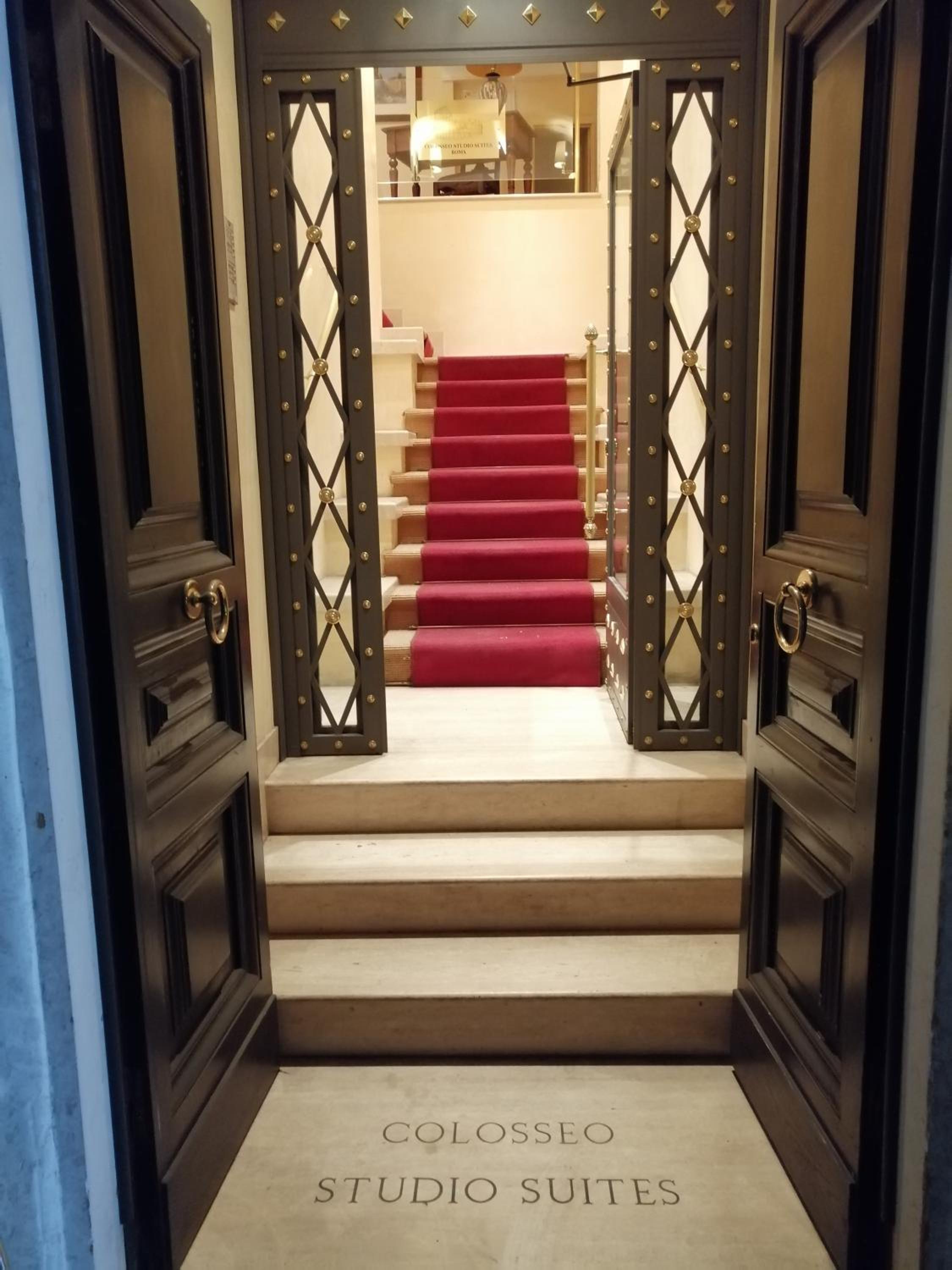 Colosseo Studio Suite en Rome — recepcion & lobby