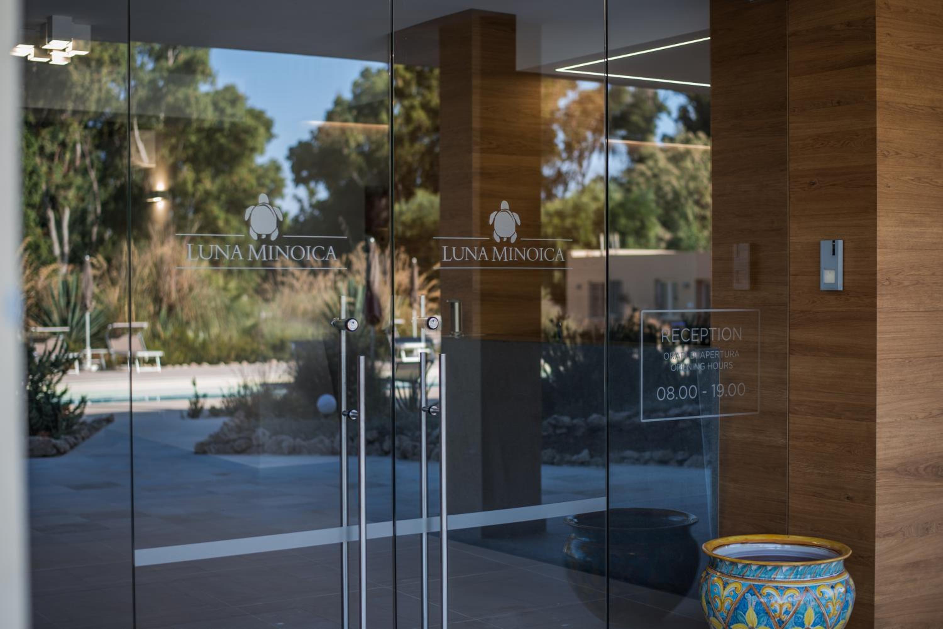Luna Minoica Suites and Apartments