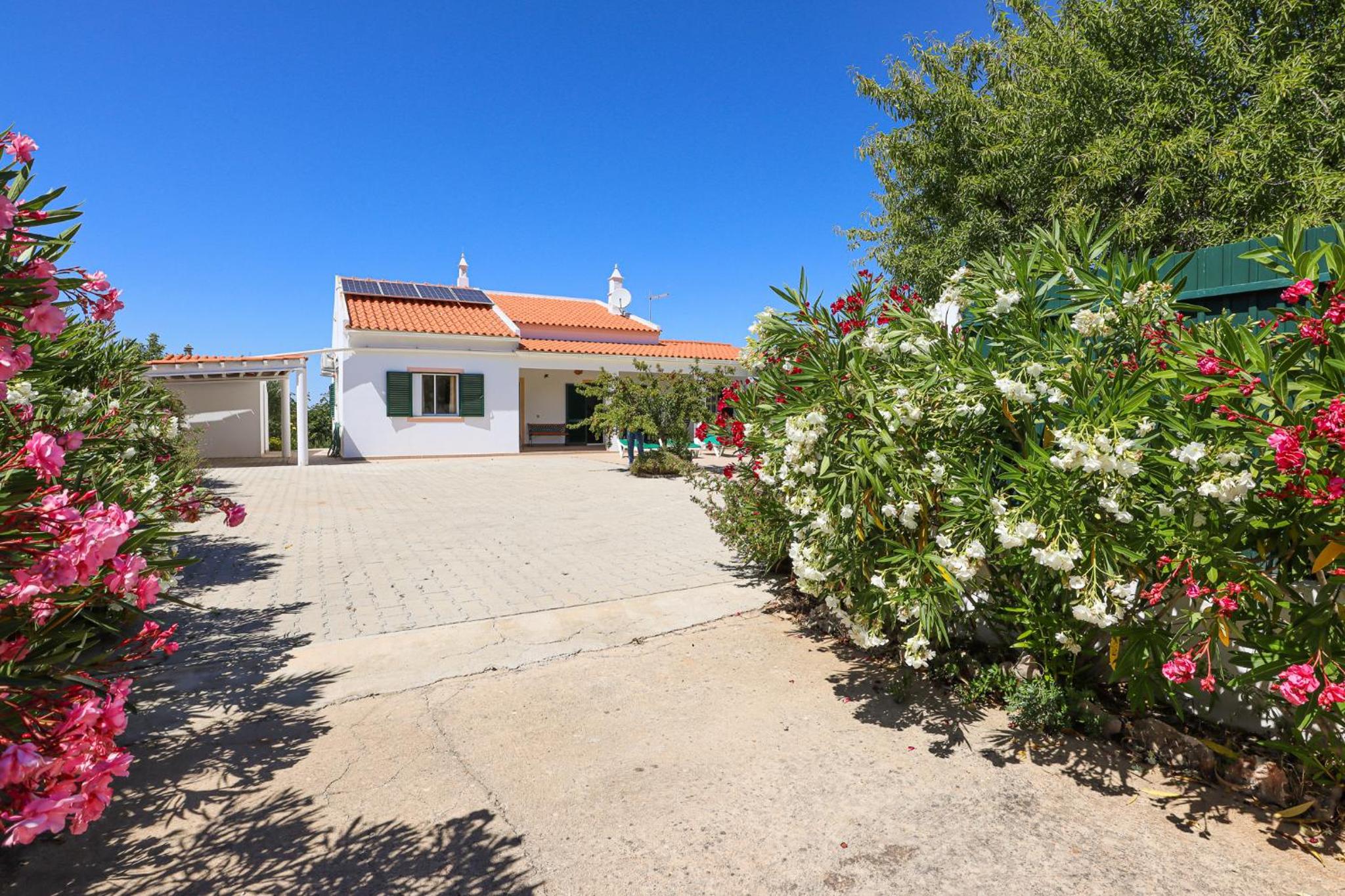 Villa Monte Bixo - Free WIFI . Swimmning Pool - BY BEDZY view 4