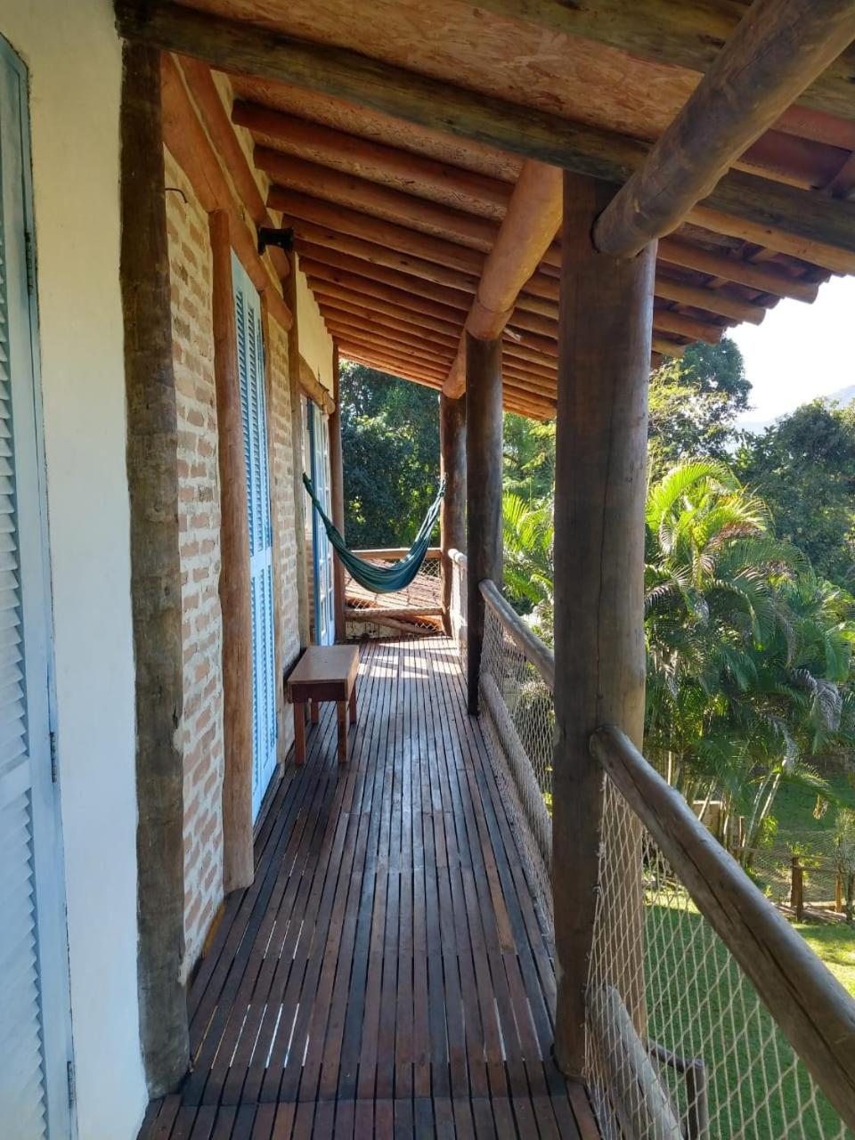 Casa rústica e charmosa em condomínio - Lagoinha