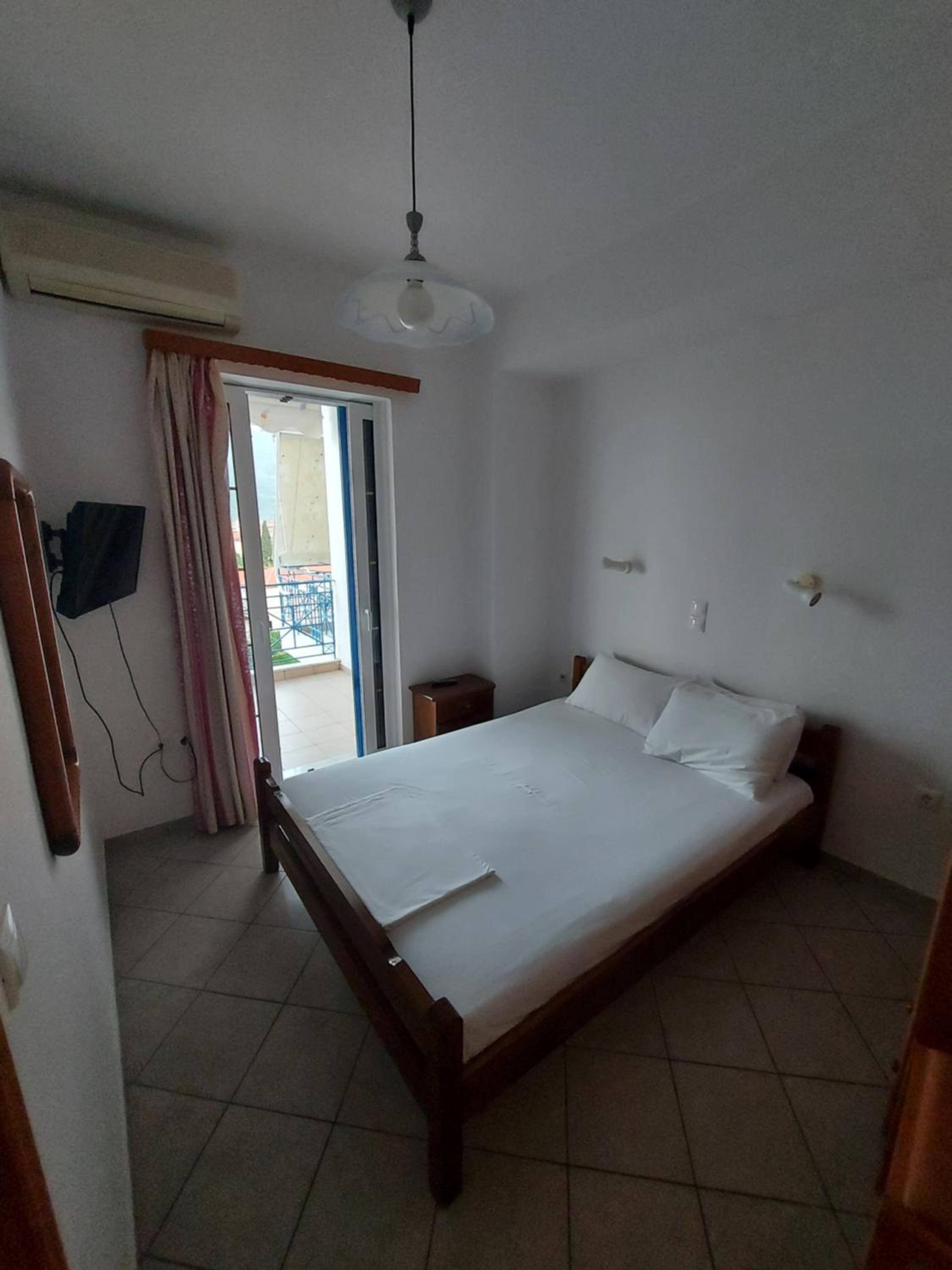 Matina Apartments Tyros