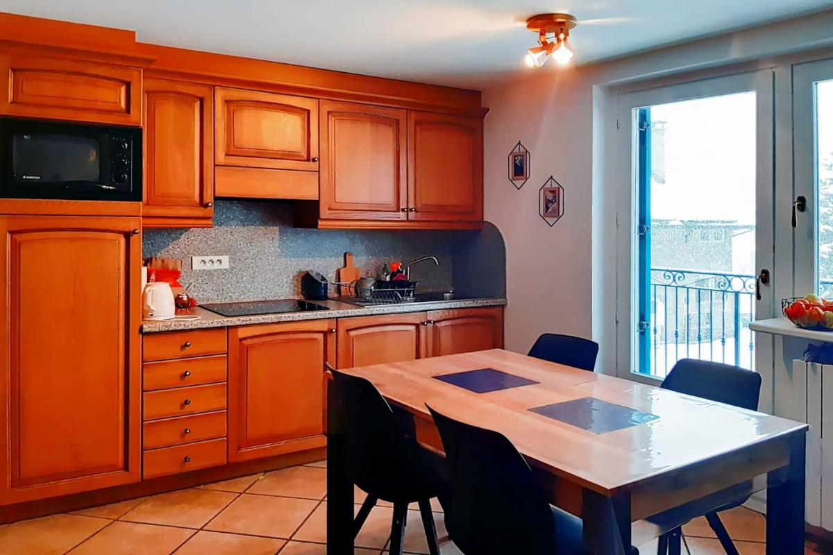 Flat Near The Slopes Chamonix Mont Blanc view 5