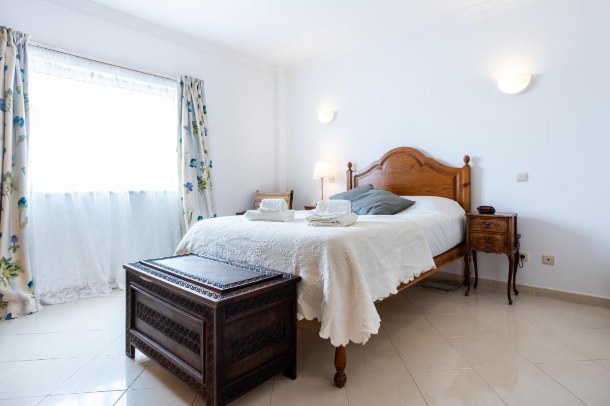 Top floor apartment with great views! photo 2