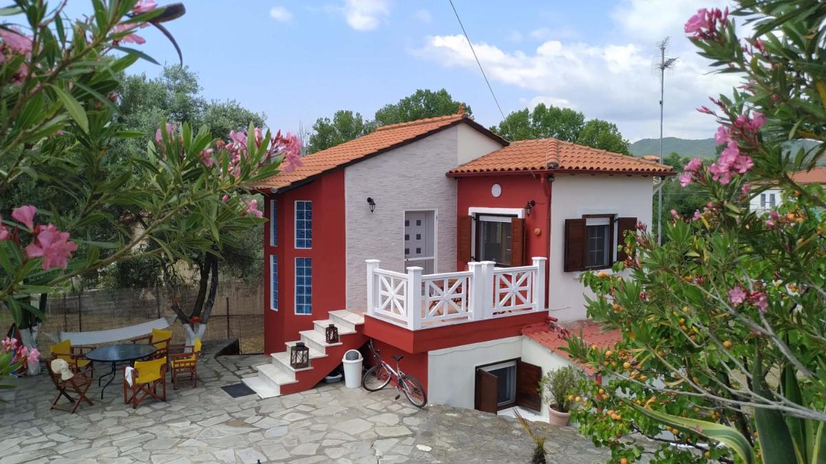 Vanna's Holiday House view 4