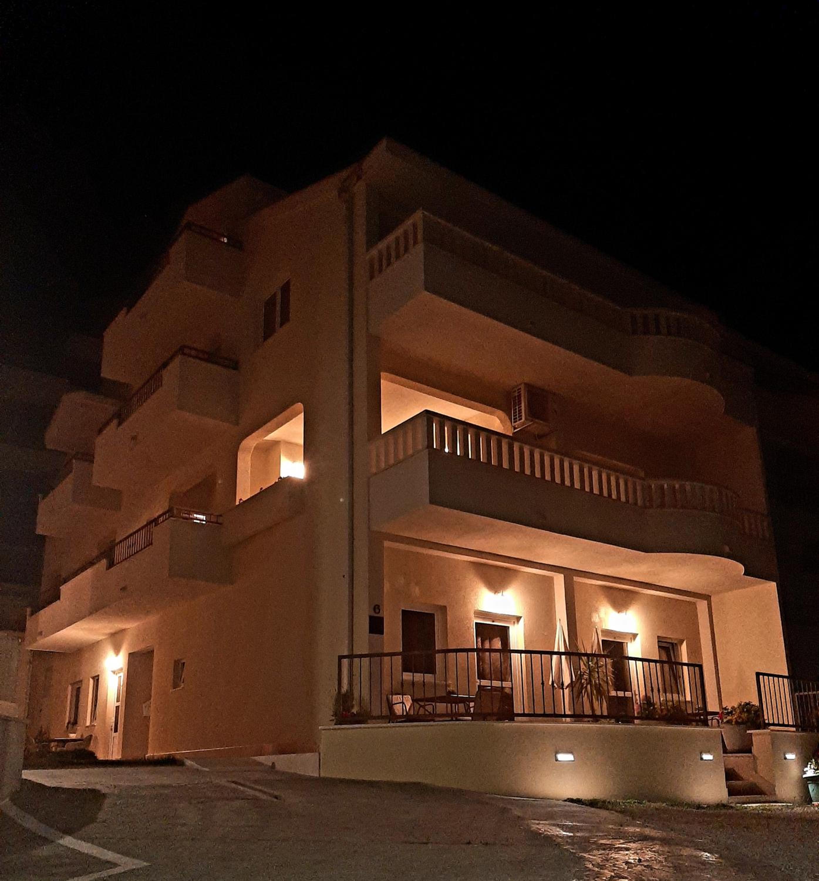 Apartments Akmadzic