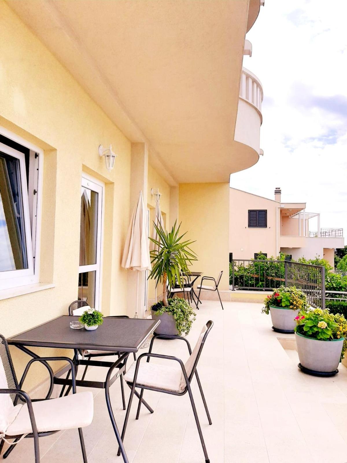 Apartments Akmadzic