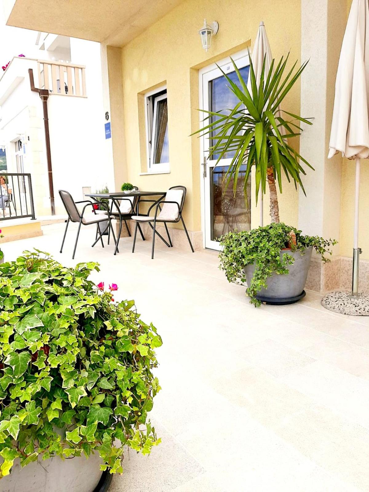Apartments Akmadzic