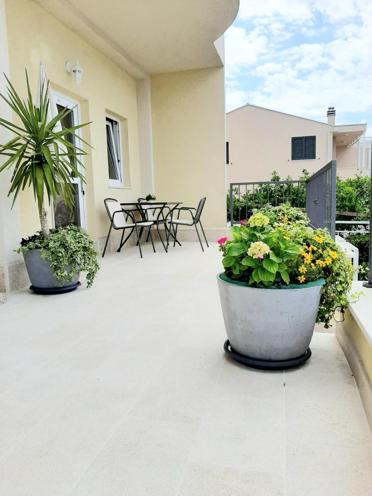 Apartments Akmadzic