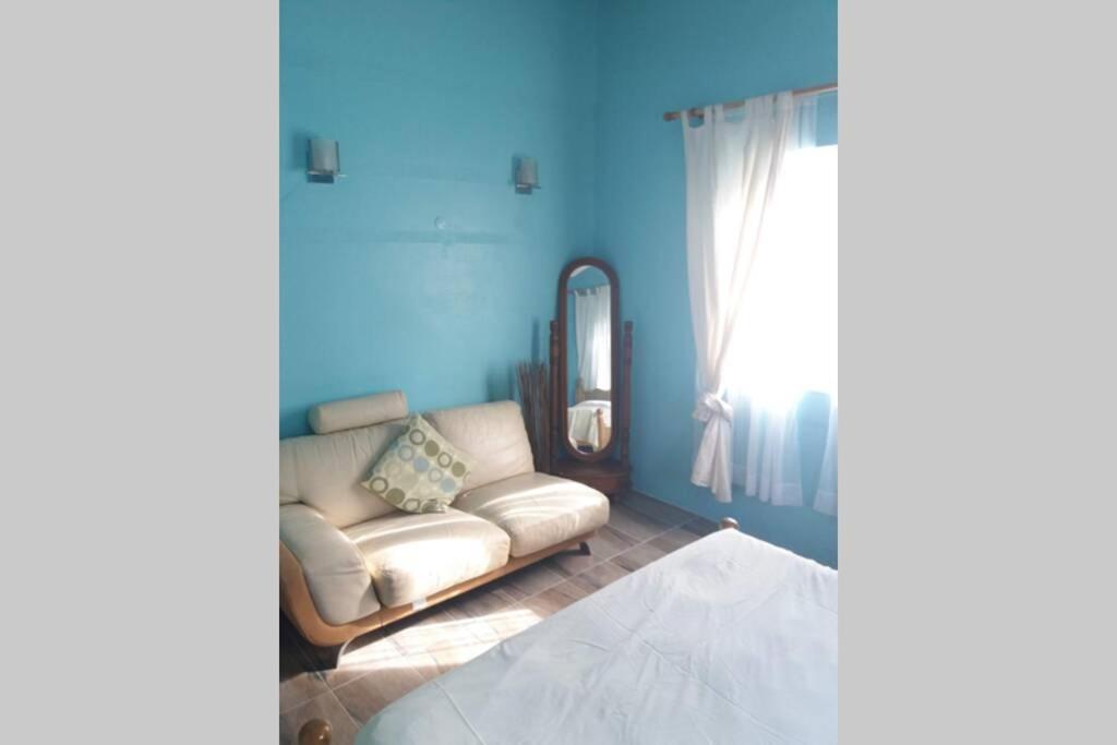 Spacious Apartment in Quiet Neighborhood nr Airport and Beach
