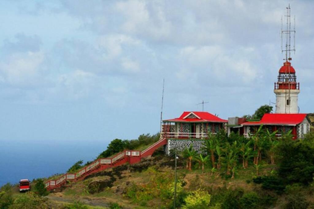 Spacious Apartment in Quiet Neighborhood nr Airport and Beach