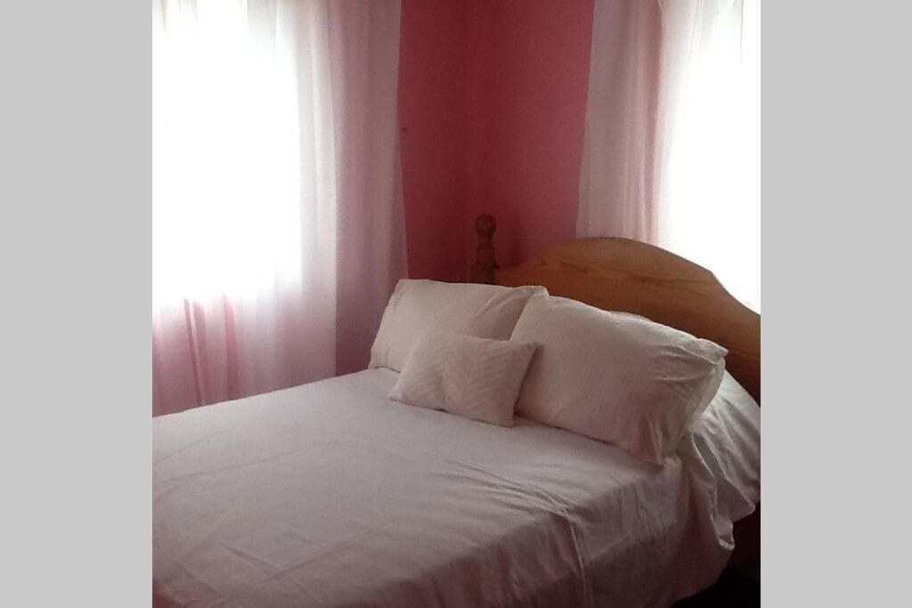 Spacious Apartment in Quiet Neighborhood nr Airport and Beach