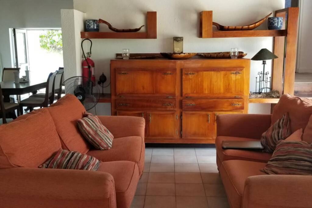 Spacious Apartment in Quiet Neighborhood nr Airport and Beach
