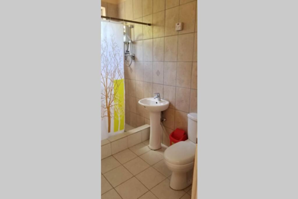 Spacious Apartment in Quiet Neighborhood nr Airport and Beach, photo 17