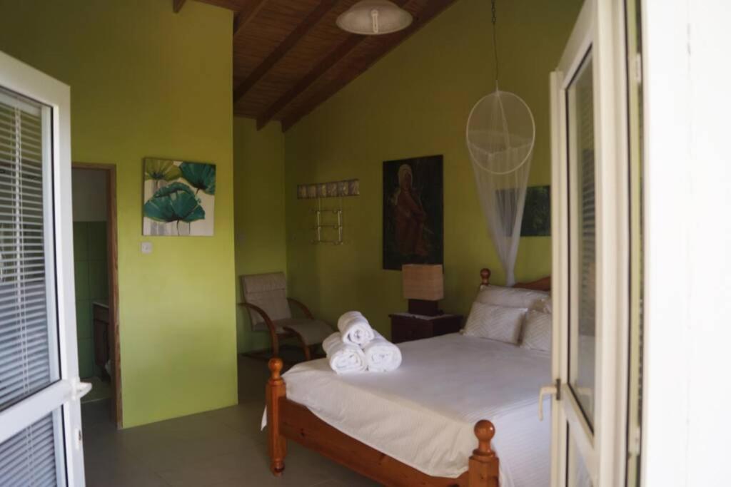 Spacious Apartment in Quiet Neighborhood nr Airport and Beach, photo 25