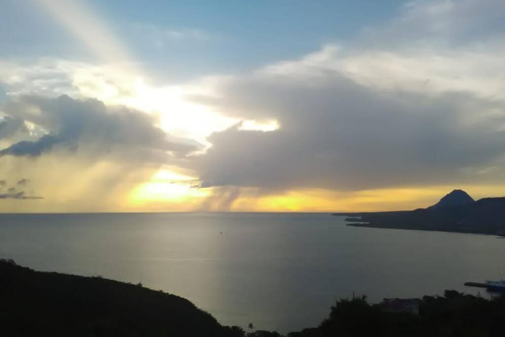 Spacious Apartment in Quiet Neighborhood nr Airport and Beach, photo 23