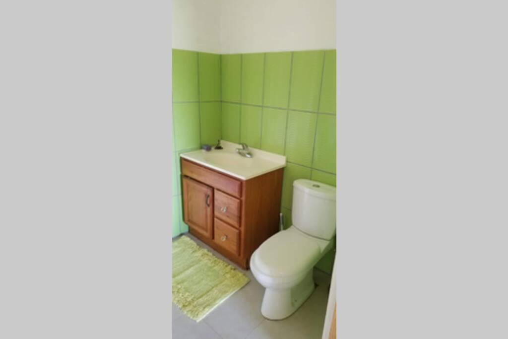 Spacious Apartment in Quiet Neighborhood nr Airport and Beach